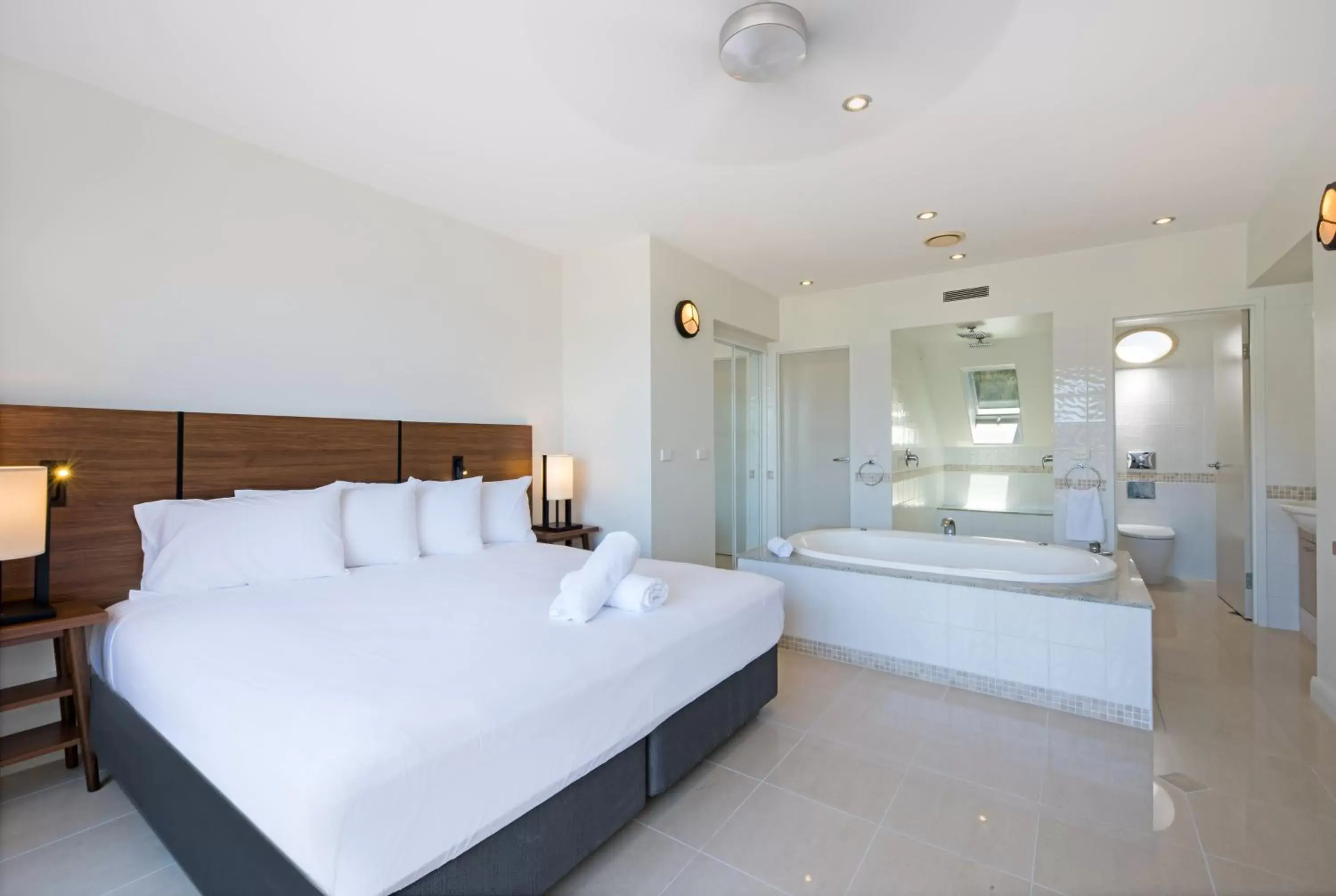 Bathroom, Bed in The Sebel Whitsundays