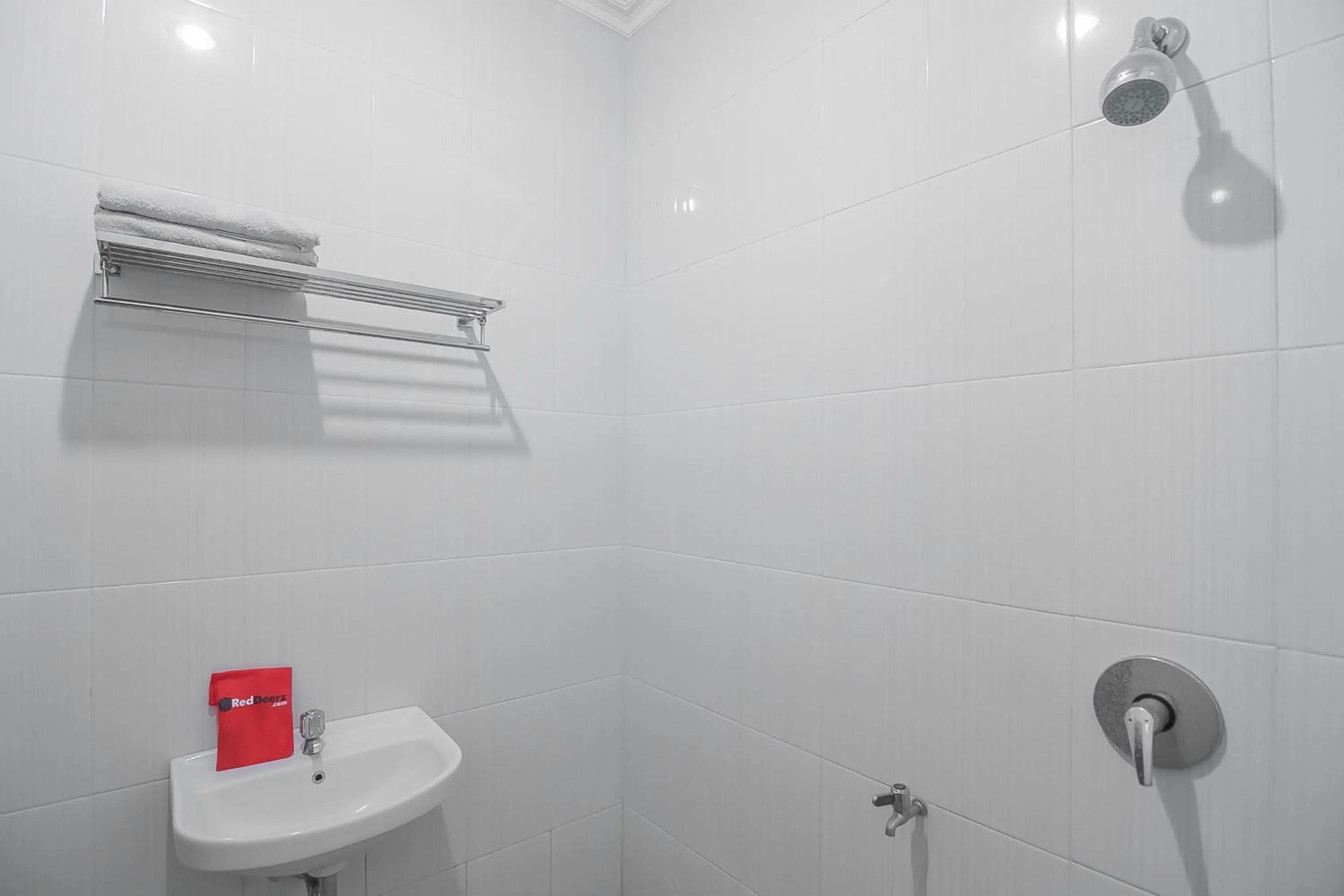 Bathroom in RedDoorz Syariah @ Sarongge Cianjur