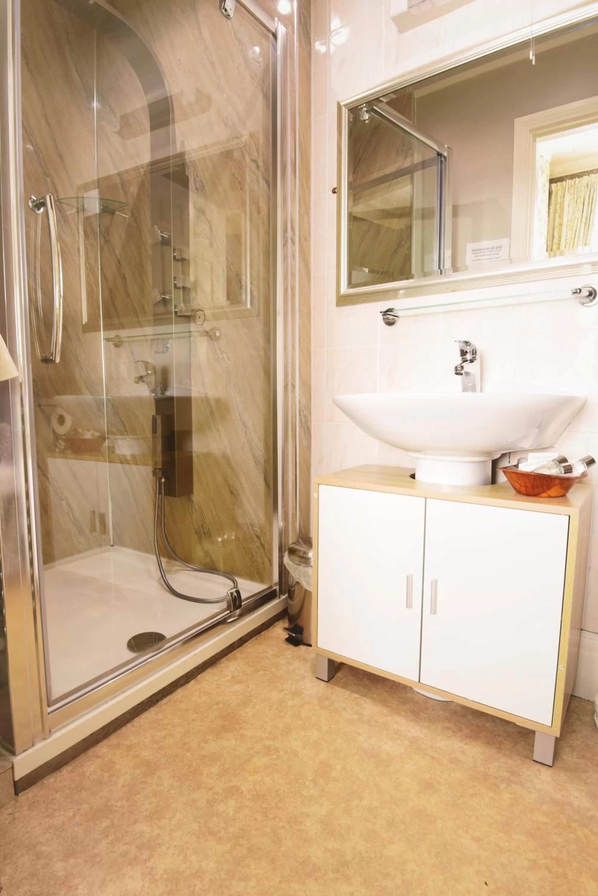 Bathroom in The Black Bull inn