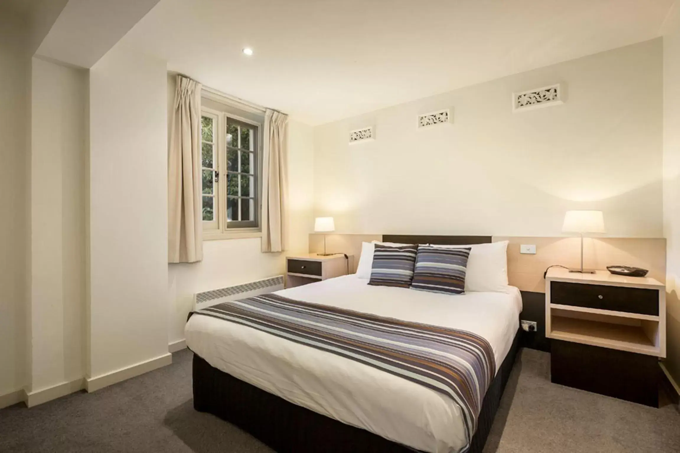 Bed in Quest Trinity House Bed in Quest Trinity House