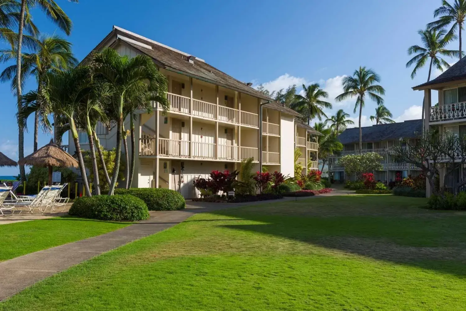 Property Building in Aston Islander On The Beach