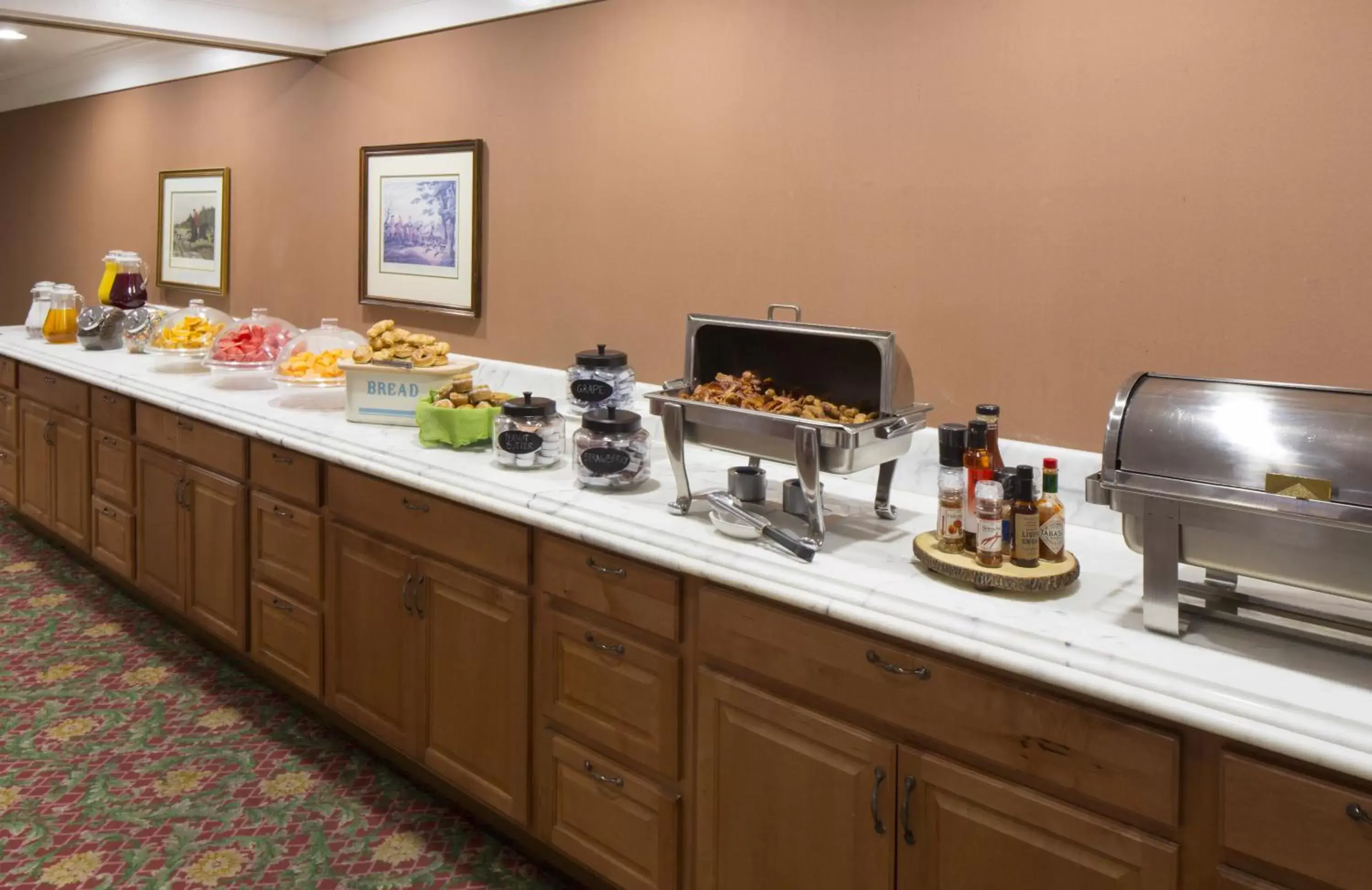 Buffet breakfast in Campbell Inn Hotel