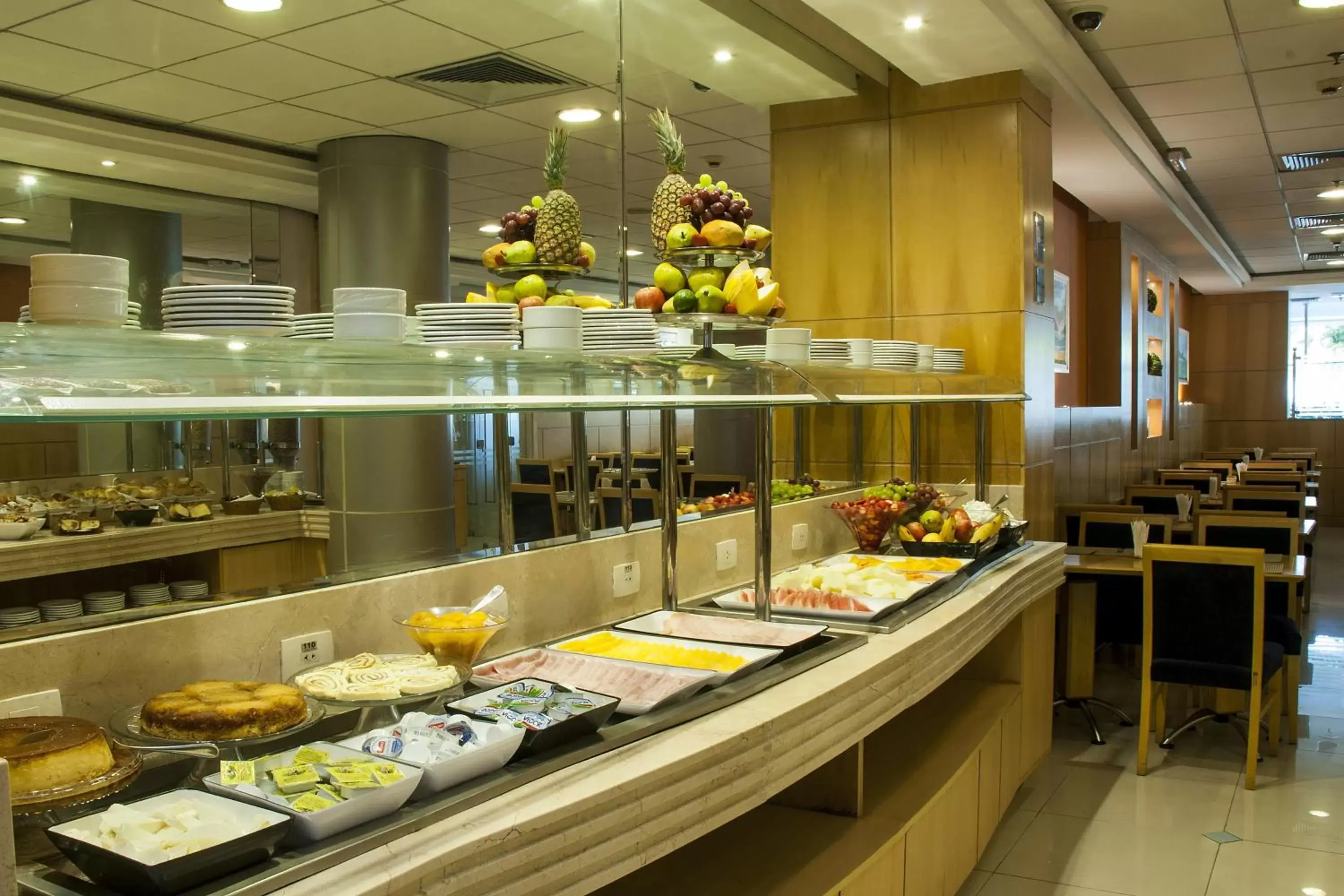 Restaurant/places to eat, Food in Hotel Astoria Palace