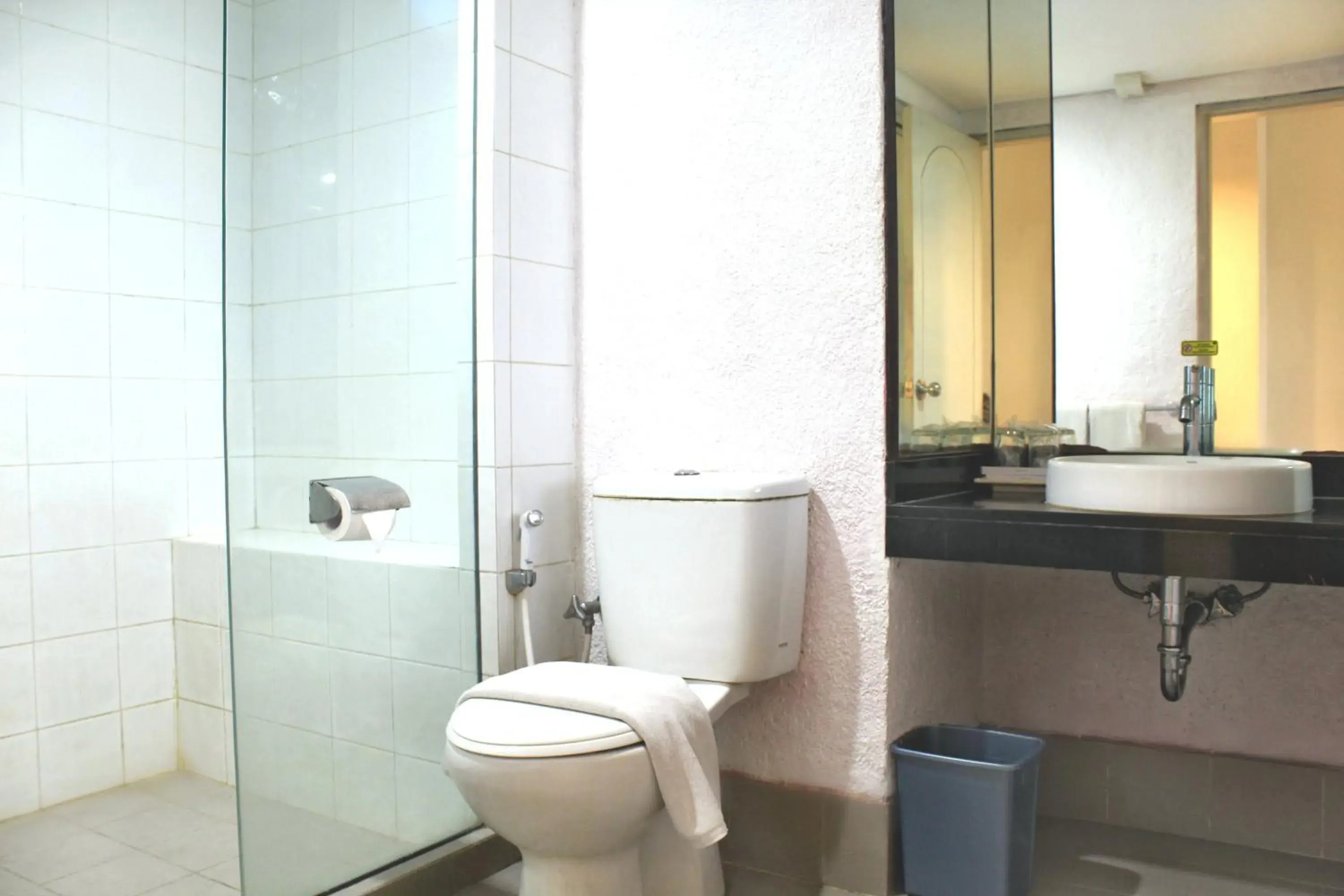 Bathroom in Lux Tychi Hotel Malang