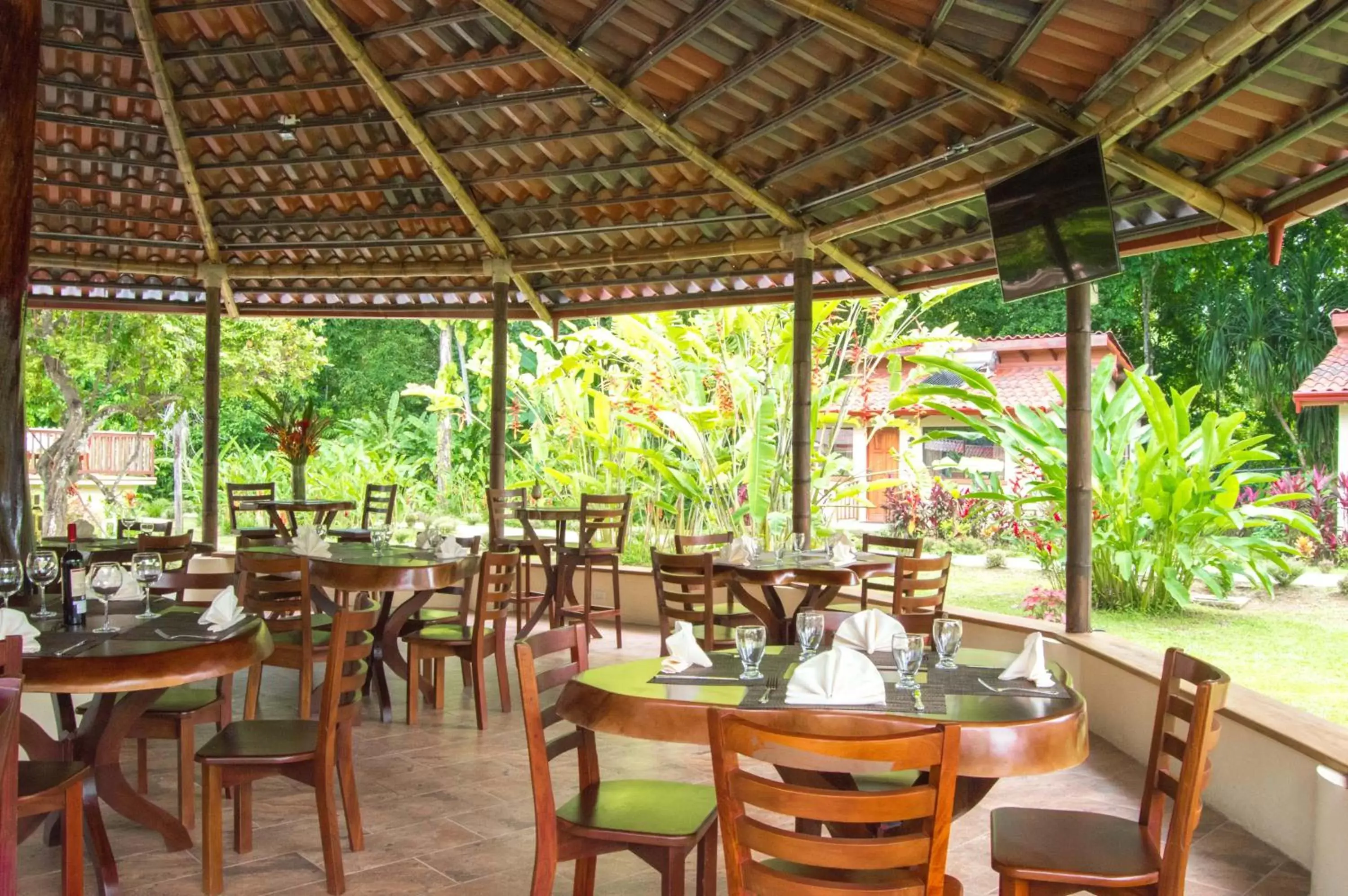 Restaurant/Places to Eat in La Foresta Nature Resort
