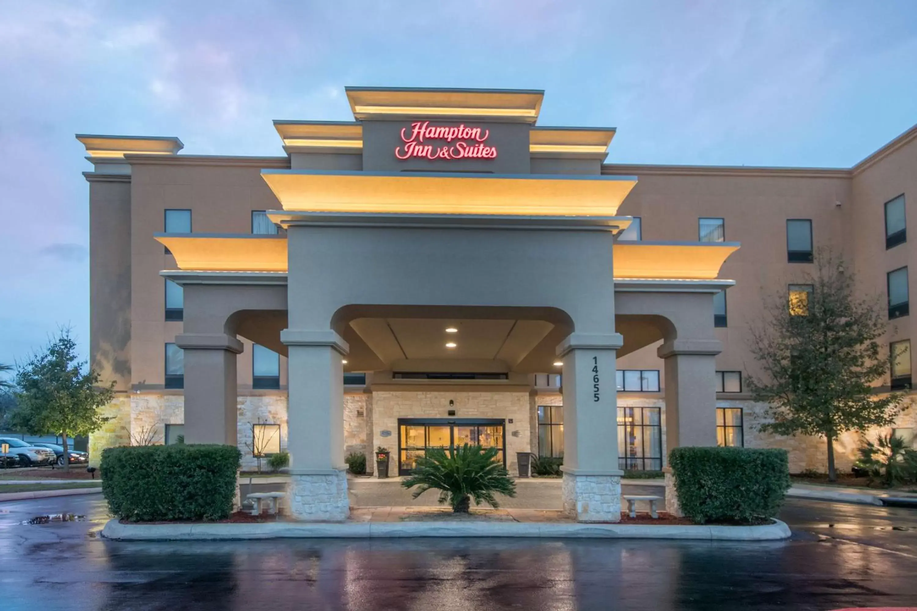 Property Building in Hampton Inn & Suites Selma-San Antonio/Randolph AFB