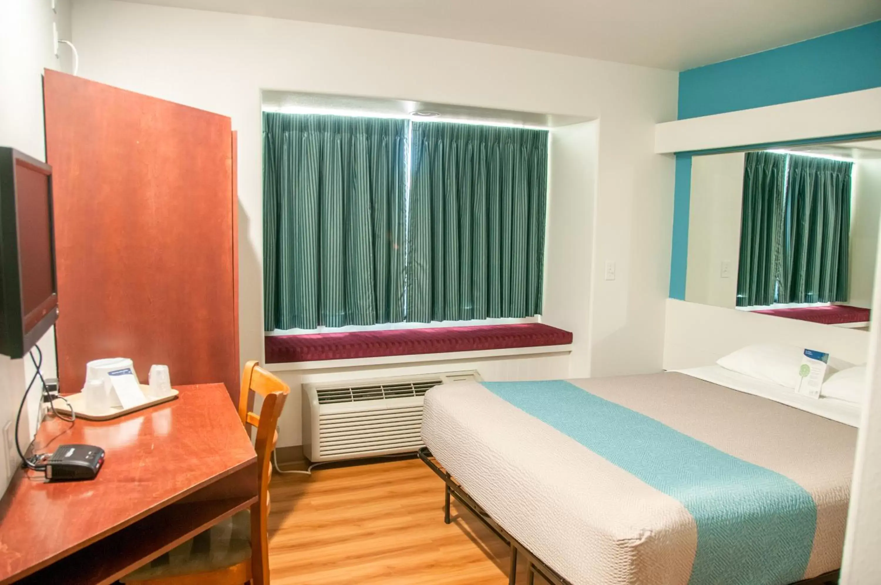 Bedroom, Room Photo in Motel 6-Idaho Falls, ID - Snake River