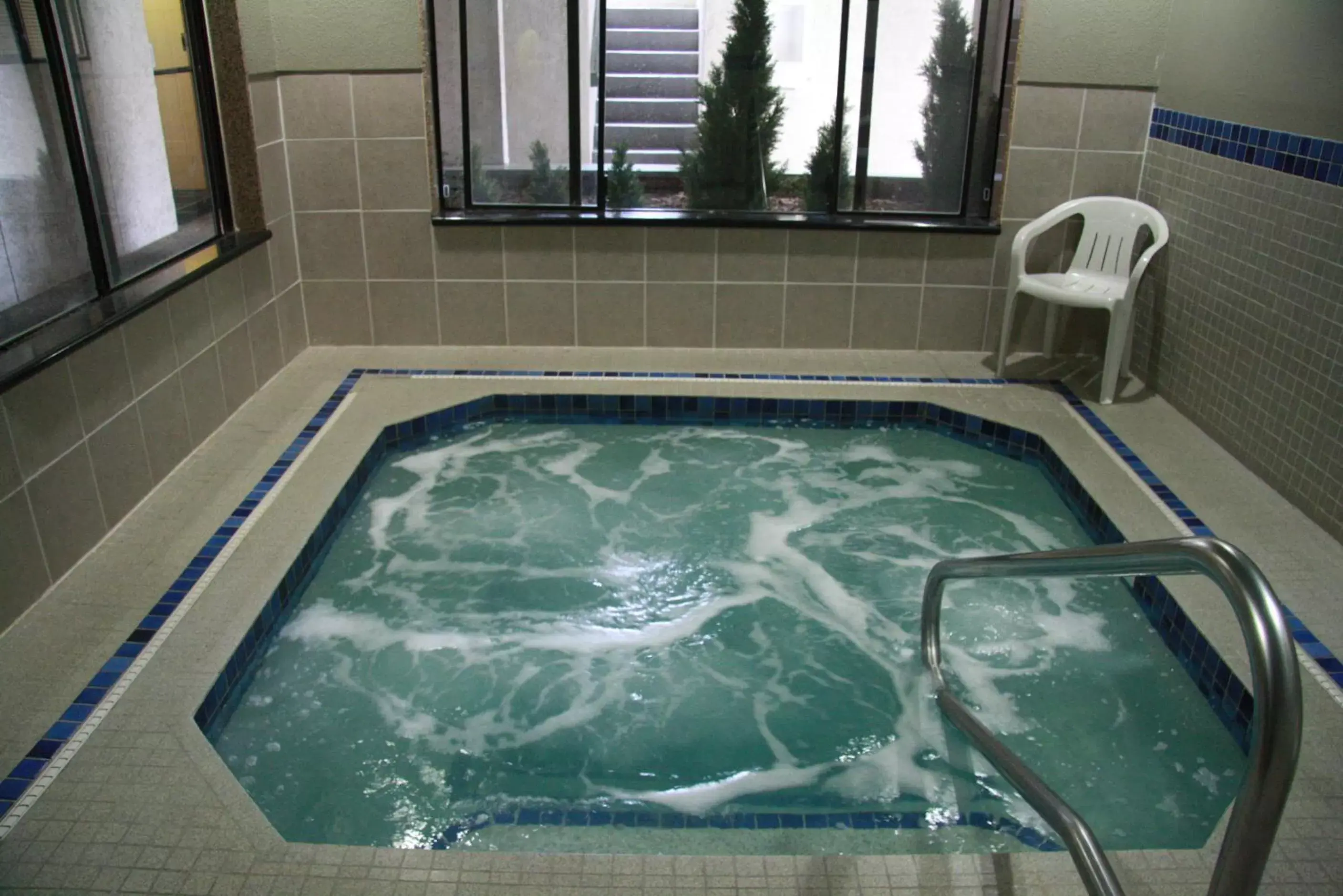 Spa and wellness centre/facilities, Swimming Pool in Baymont by Wyndham Seattle/Kirkland WA