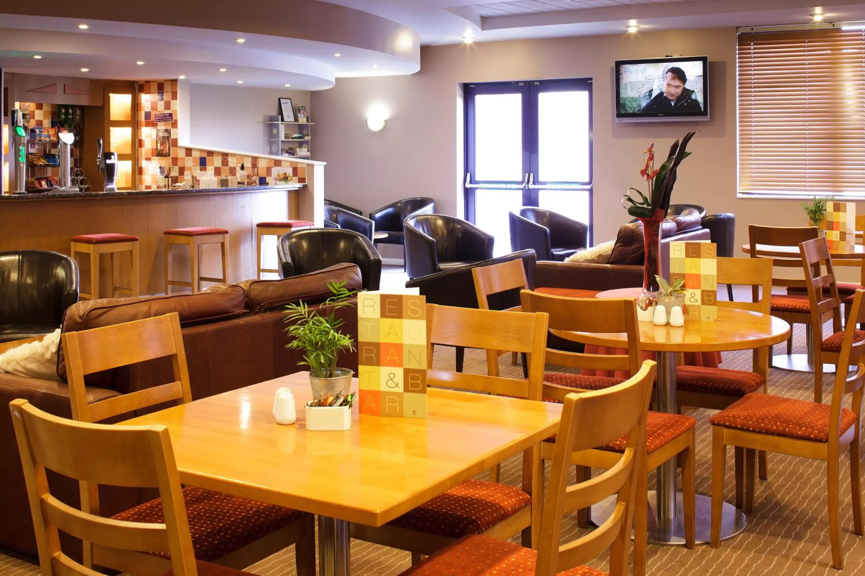 Restaurant/places to eat in ibis Chesterfield Centre – Market Town