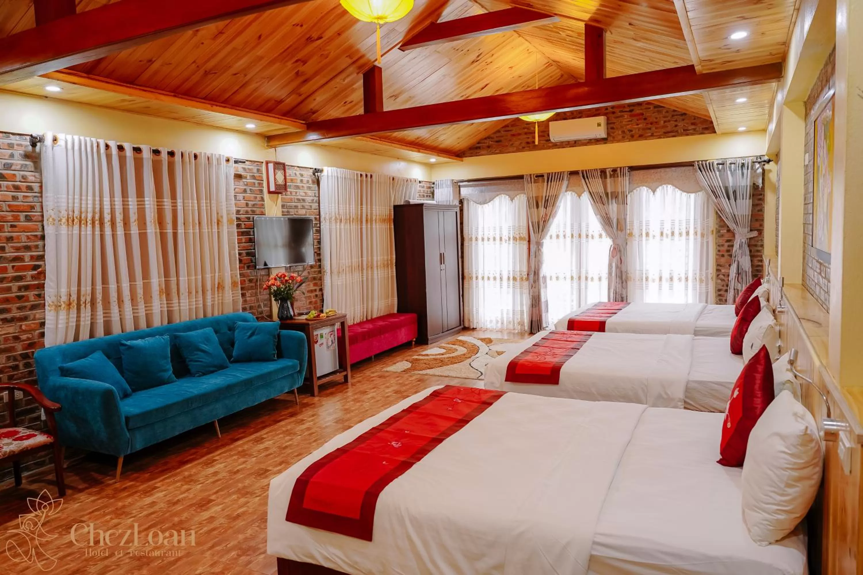 Bed in Chez Loan Hotel