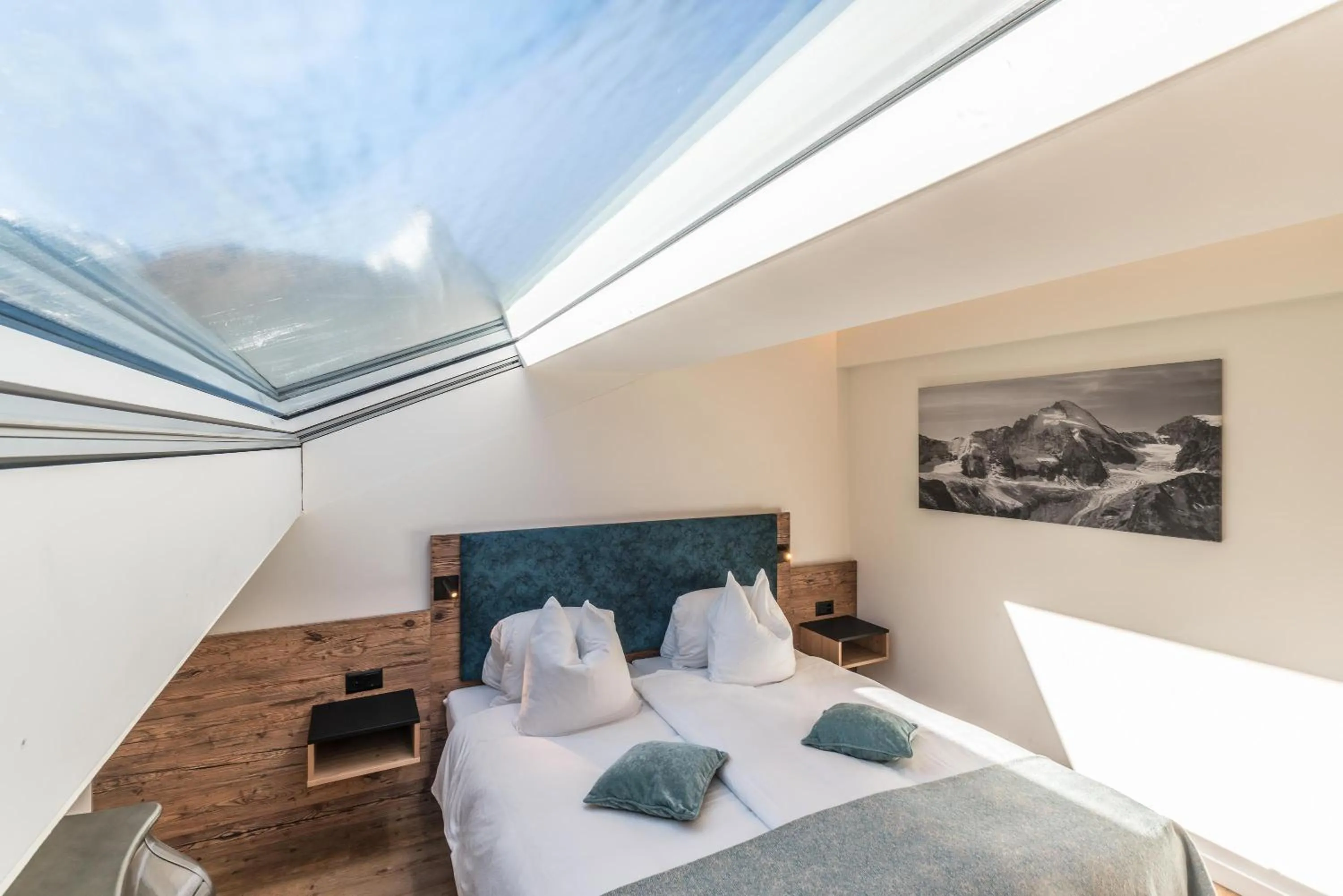 Photo of the whole room, Bed in Hotel Hemizeus & Iremia Spa