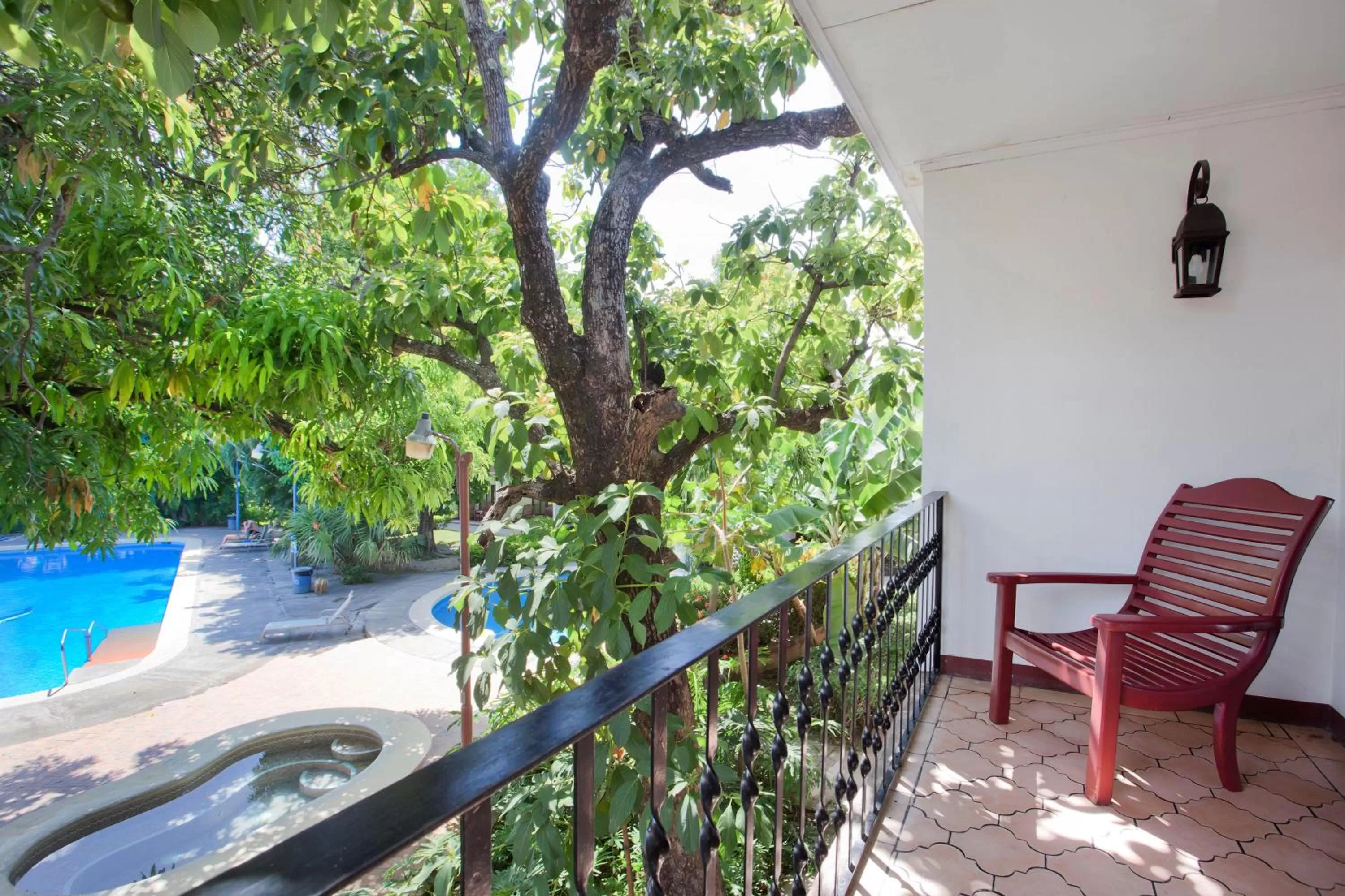 Swimming pool in Hotel Boyeros