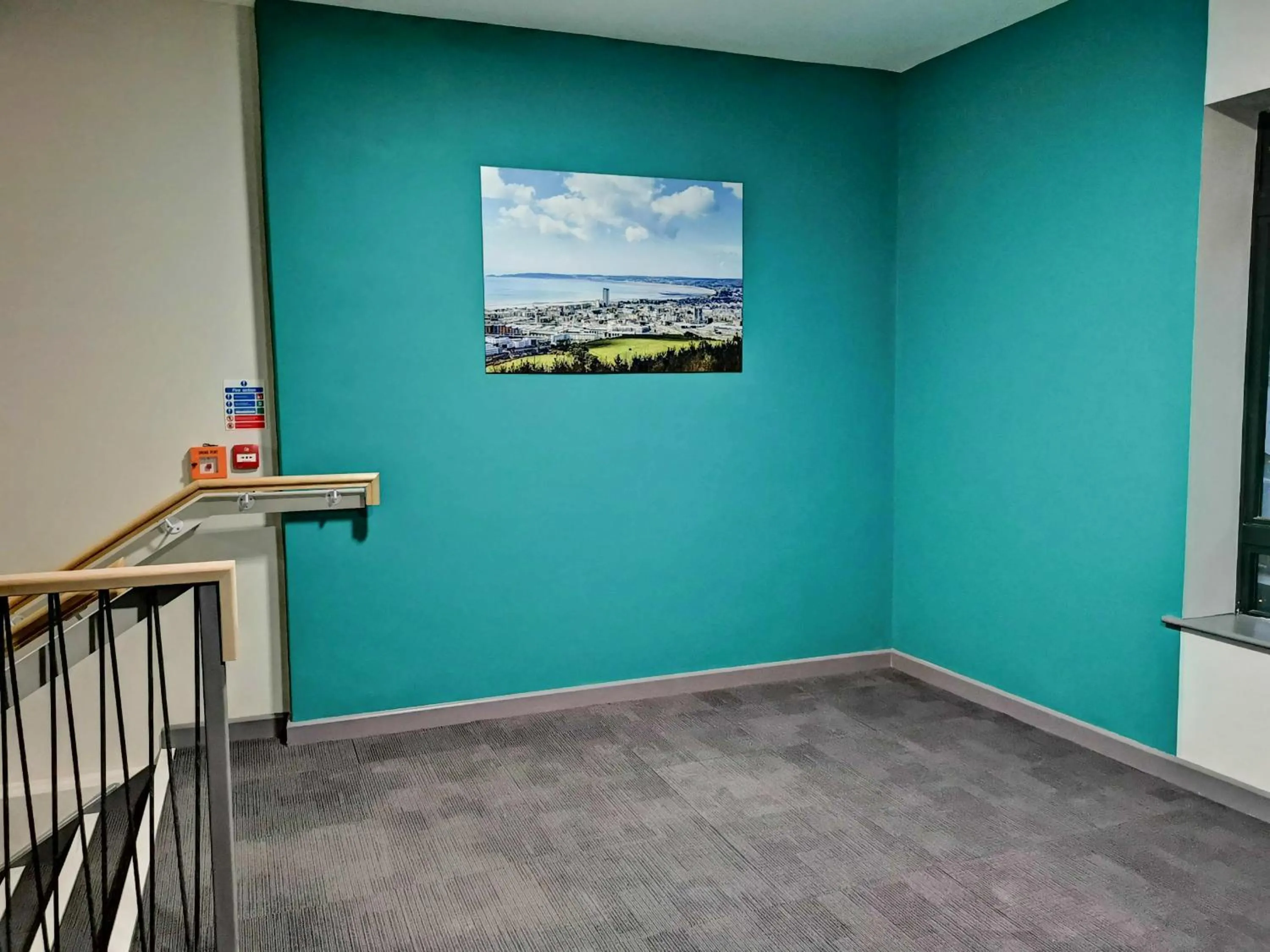 Communal lounge/ TV room in Cwtsh Hostel