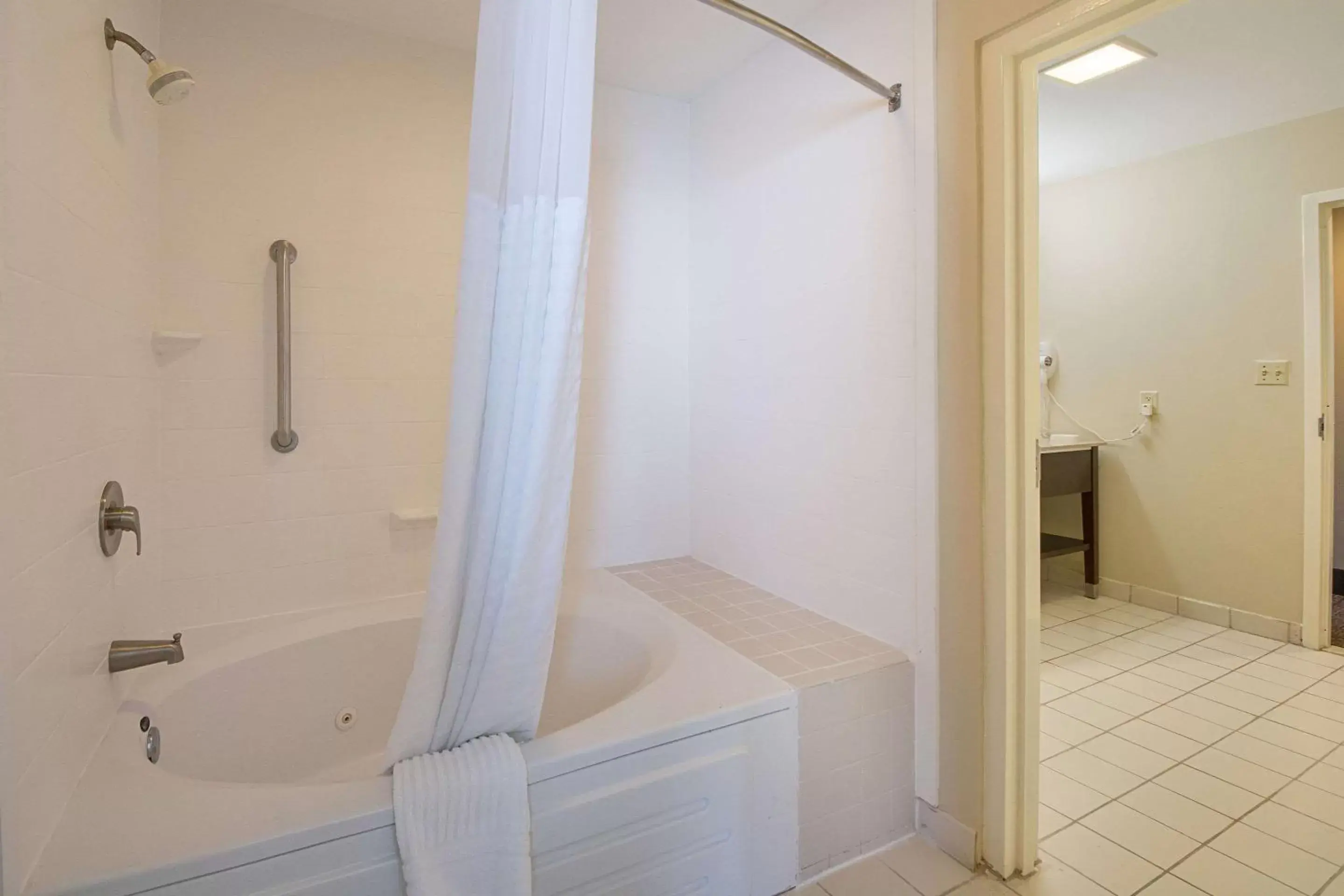 Queen Suite with Two Queen Beds - Non-Smoking in Comfort Suites Beachside Queen Suite with Two Queen Beds - Non-Smoking in Comfort Suites Beachside