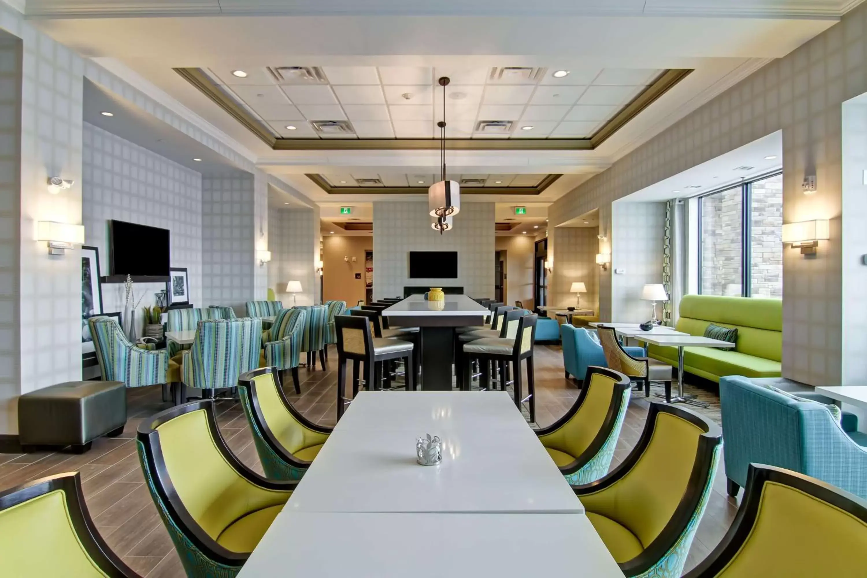 Dining area, Restaurant/Places to Eat in Hampton Inn & Suites by Hilton Saskatoon Airport