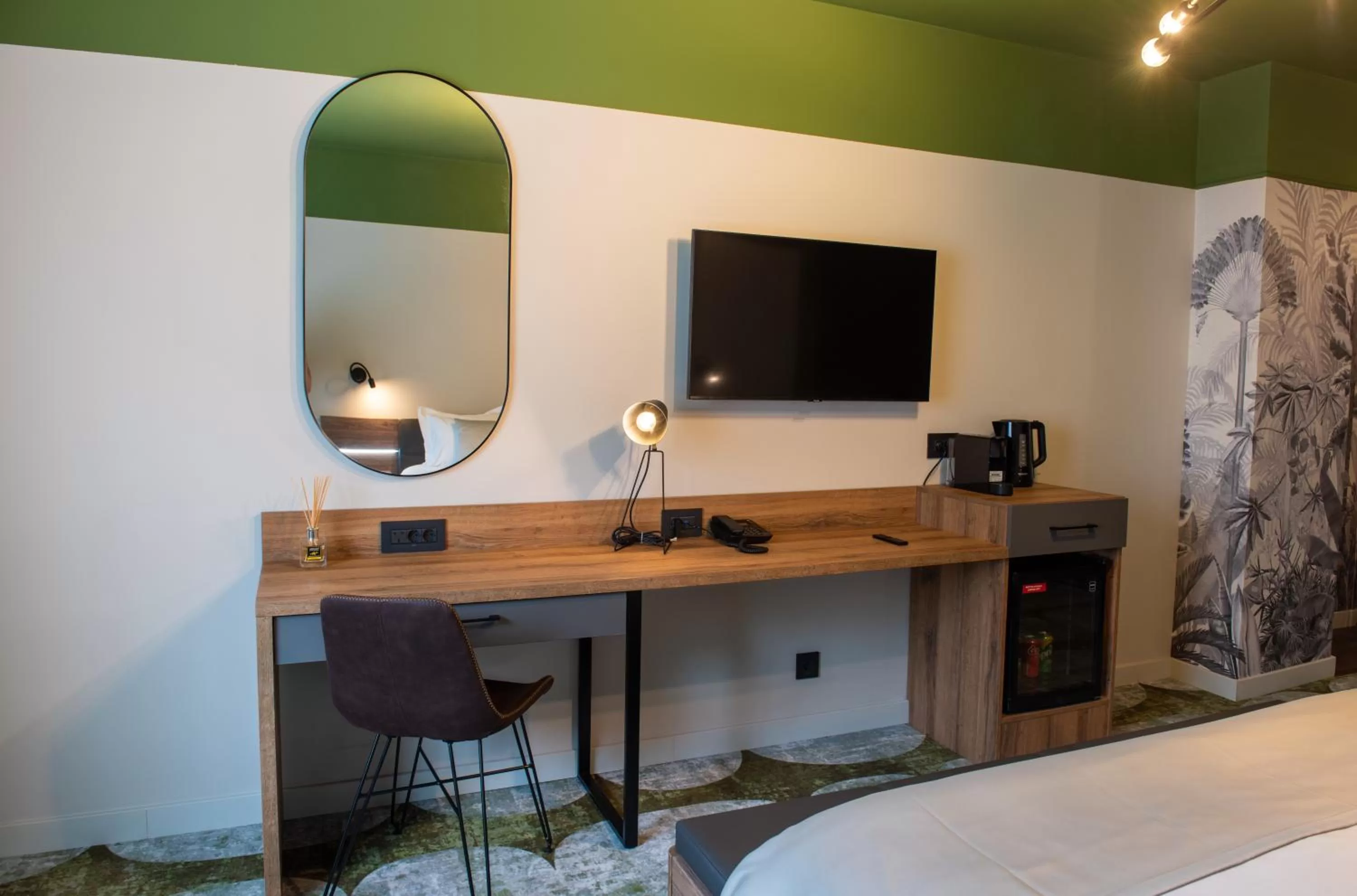 TV and multimedia, Bed in Bucharest Comfort Suites Hotel