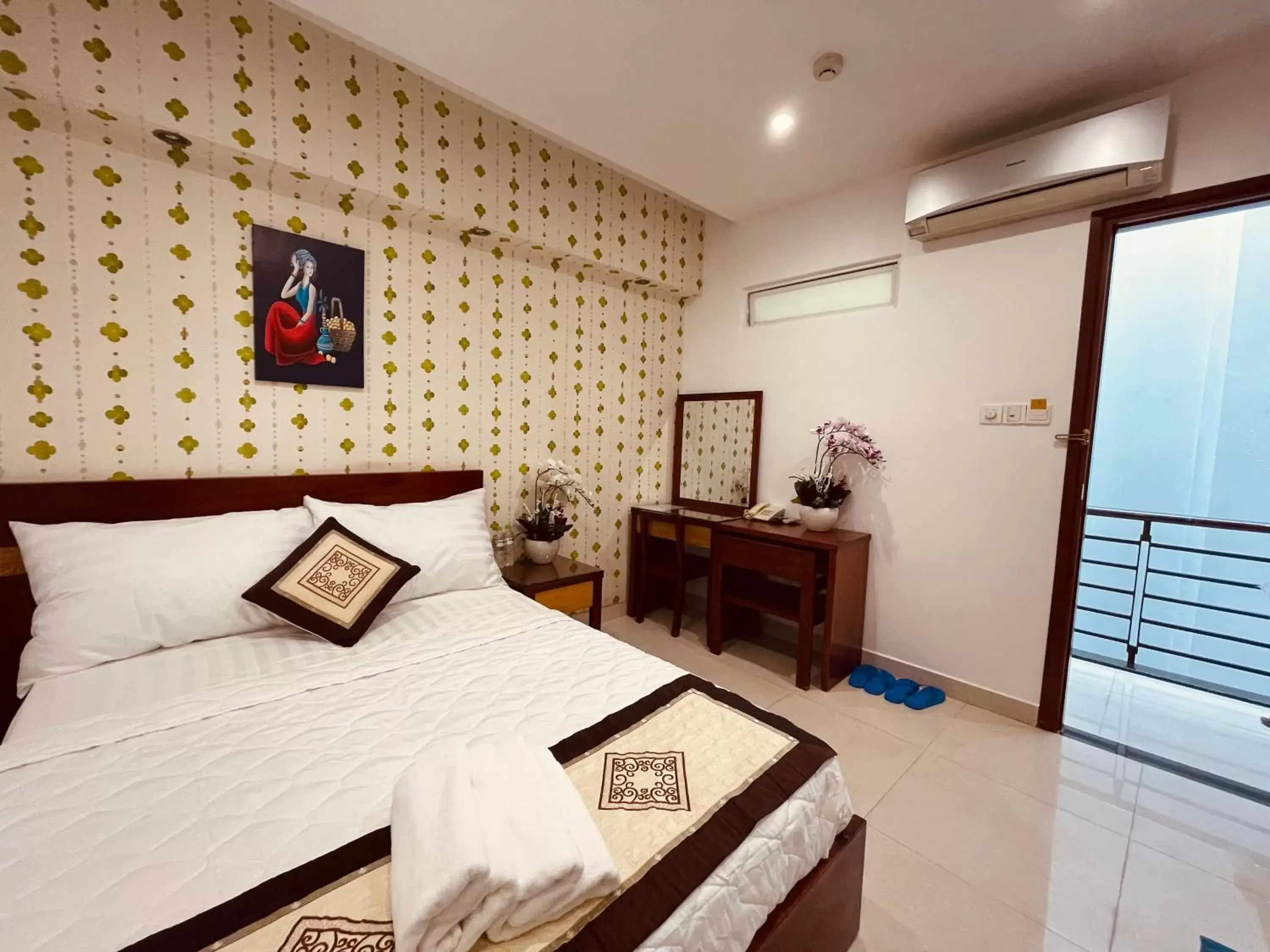 King Room with Spa Bath in SaiGon Europe Hotel King Room with Spa Bath in SaiGon Europe Hotel