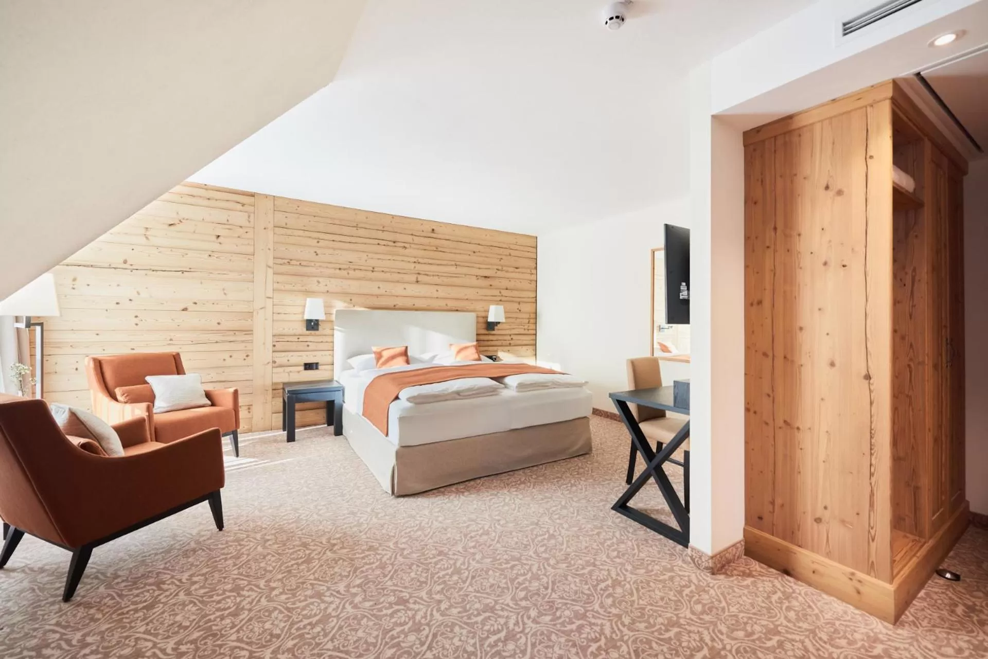 Photo of the whole room, Bed in Gasthof Linde