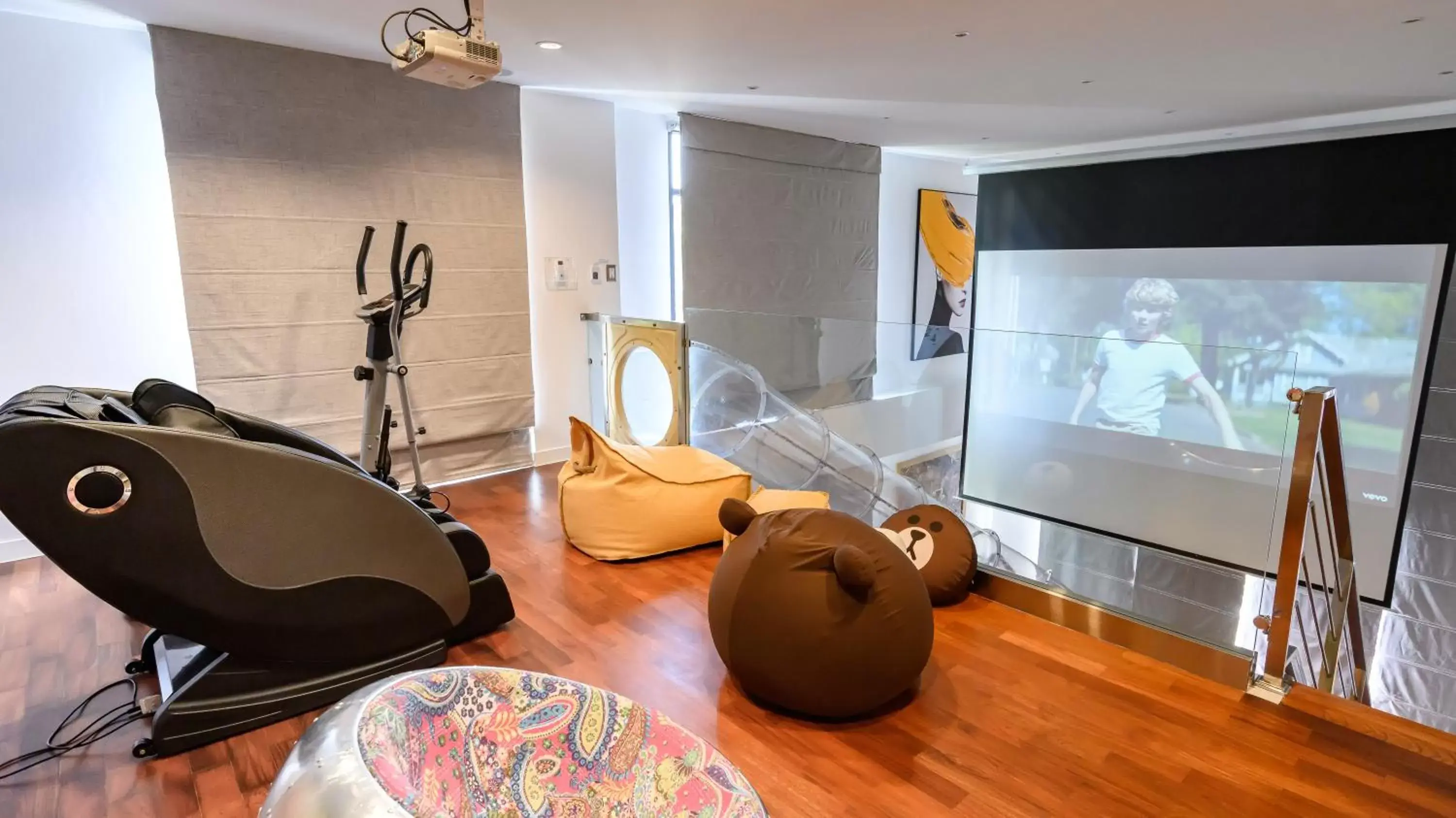 Living room in Benviar Tonson Residence
