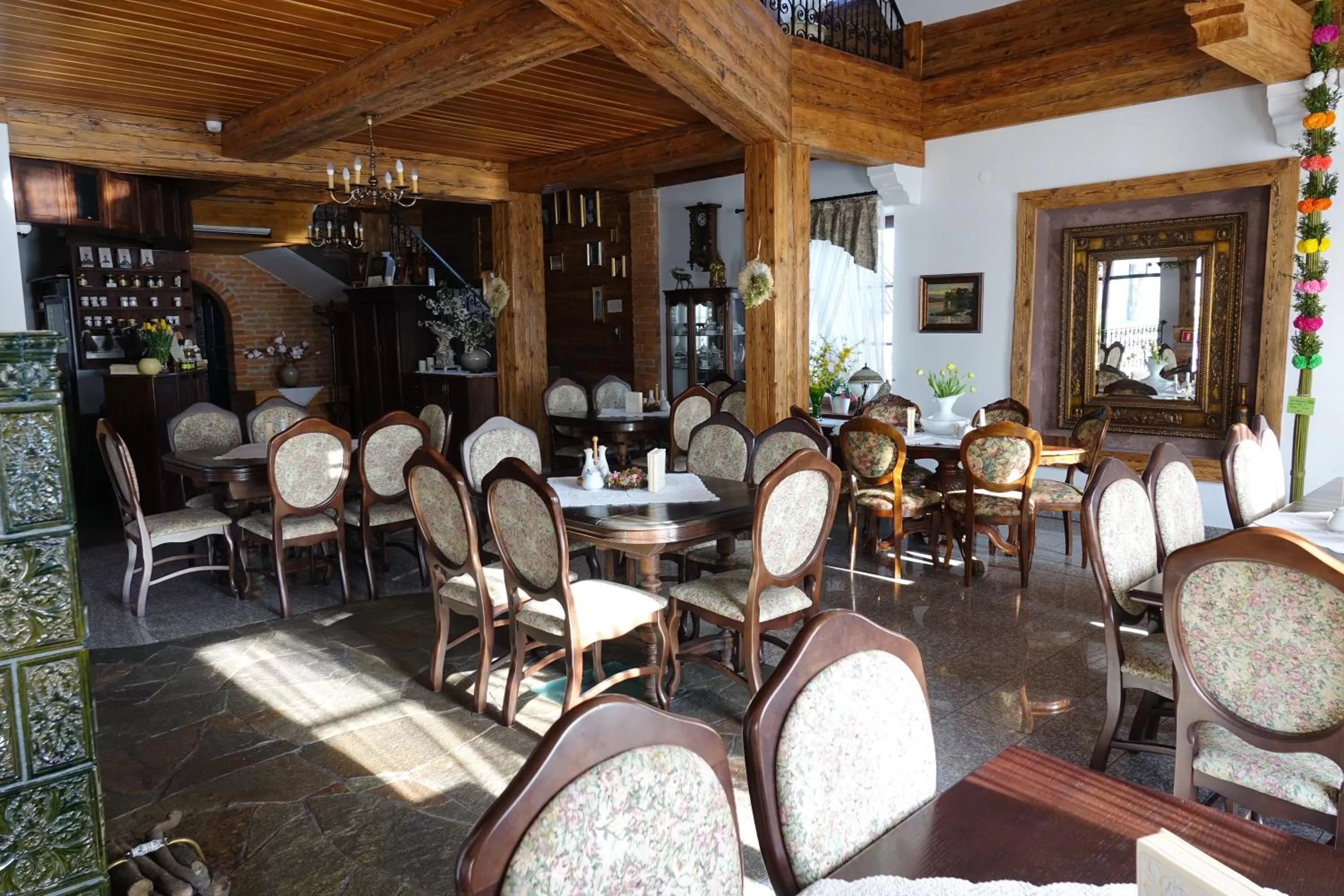 Restaurant/places to eat in Gościniec Dworski w Ropie - Pokoje gościnne