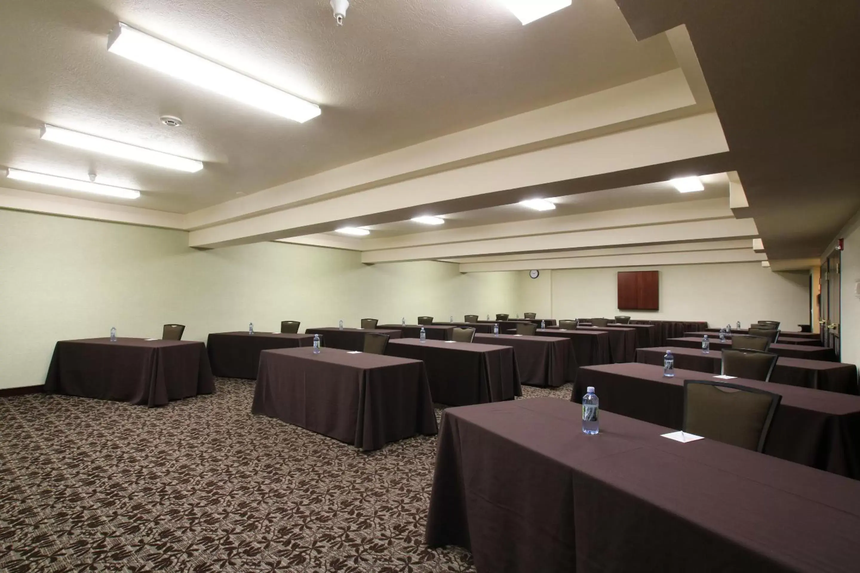Meeting/conference room in Oxford Suites Spokane Valley