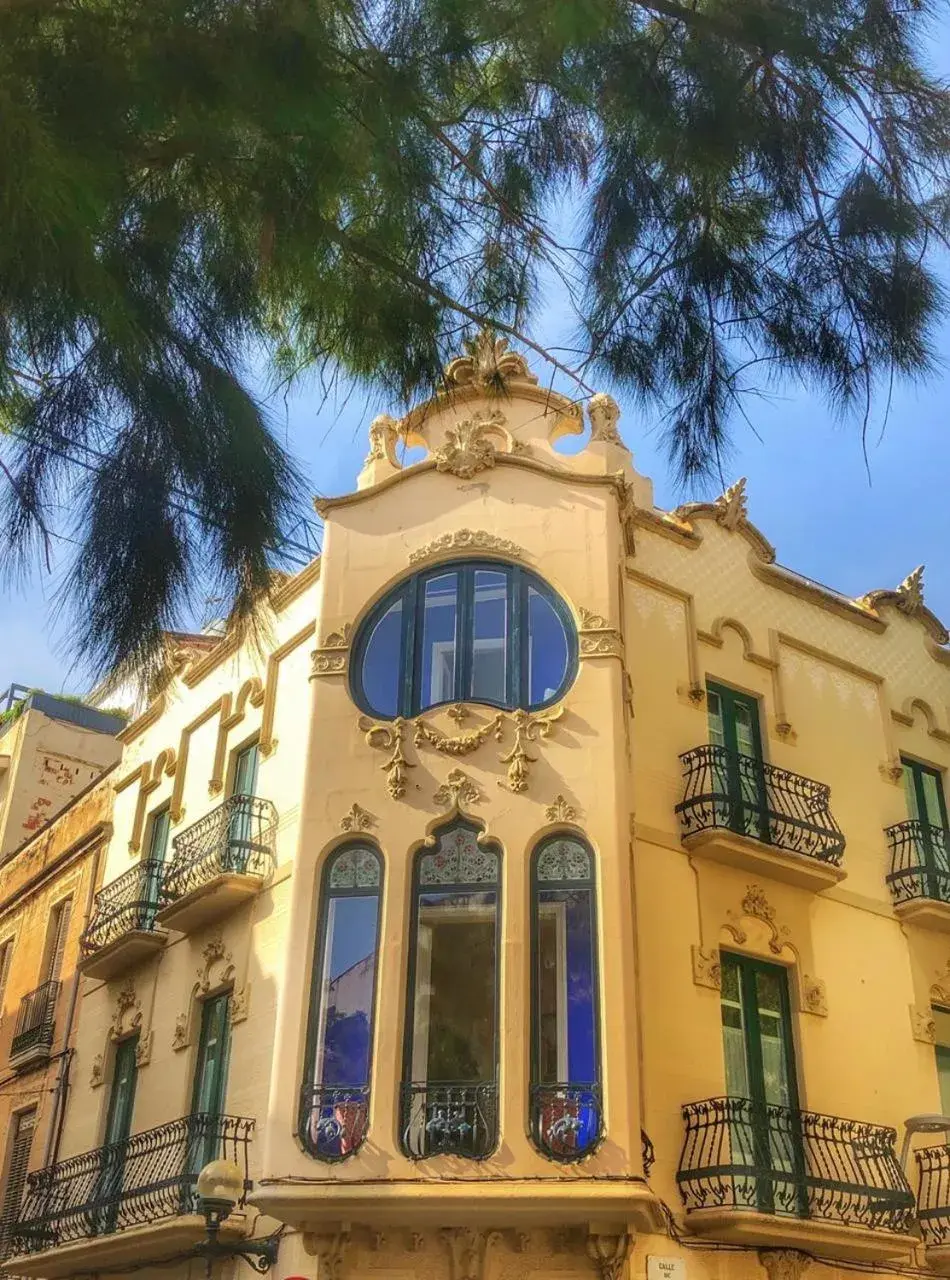 Facade/entrance, Property Building in Hotel Noucentista
