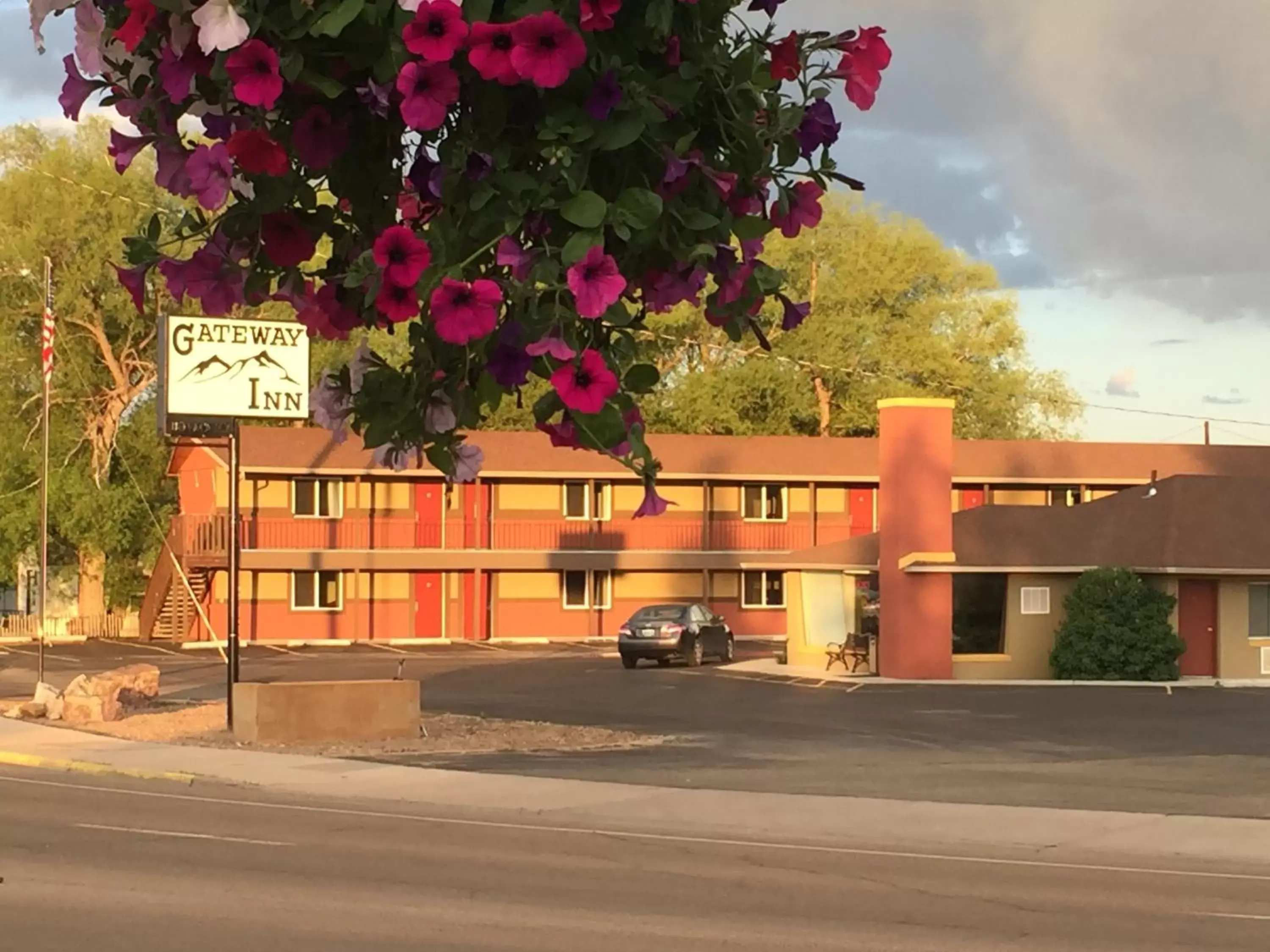 Street view, Facade/Entrance in Gateway Inn