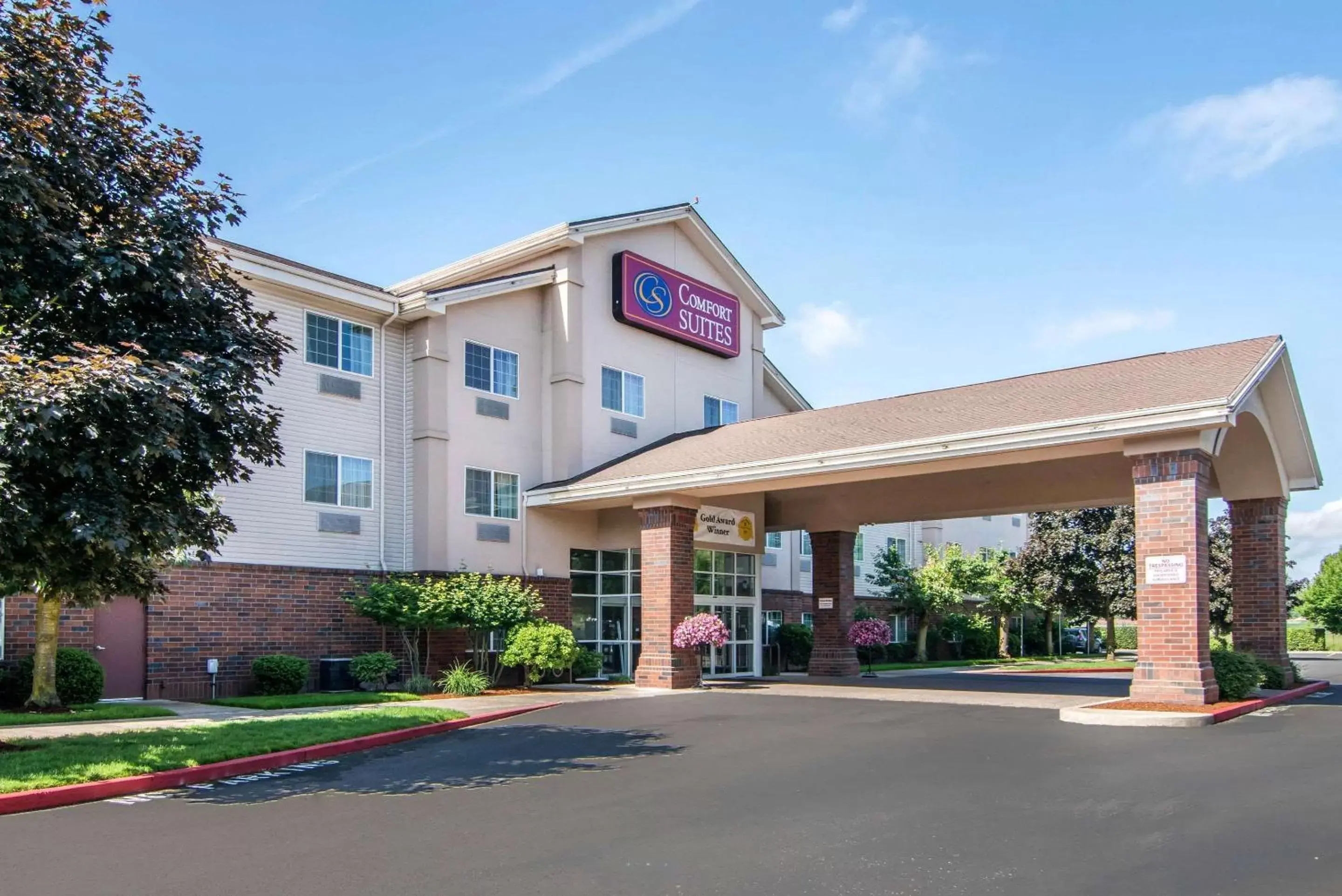 Property building in Comfort Suites Linn County Fairground and Expo