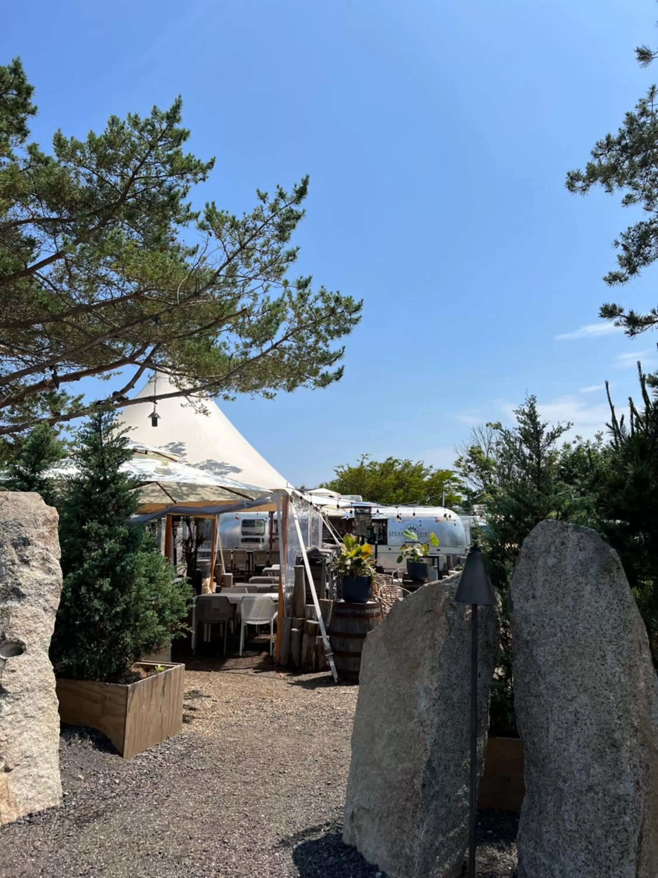 Restaurant/places to eat in ViewPoint Hotel