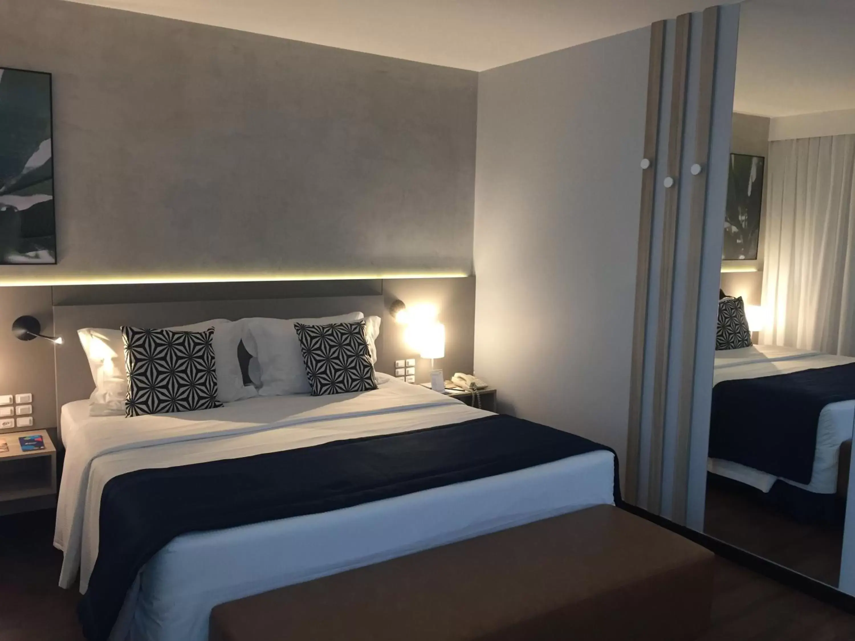 Bedroom, Bed in Blue Tree Premium Faria Lima
