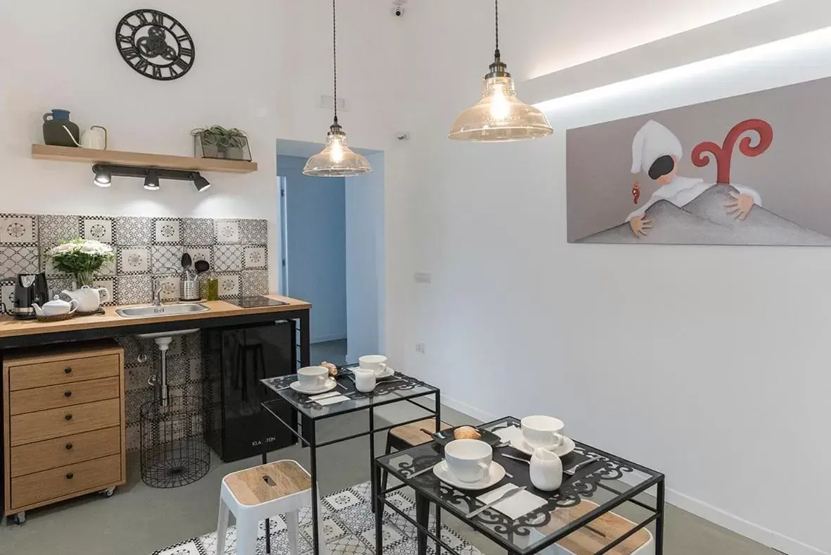 Coffee/tea facilities, Kitchen/Kitchenette in A Misura Duomo Rooms & Apartment