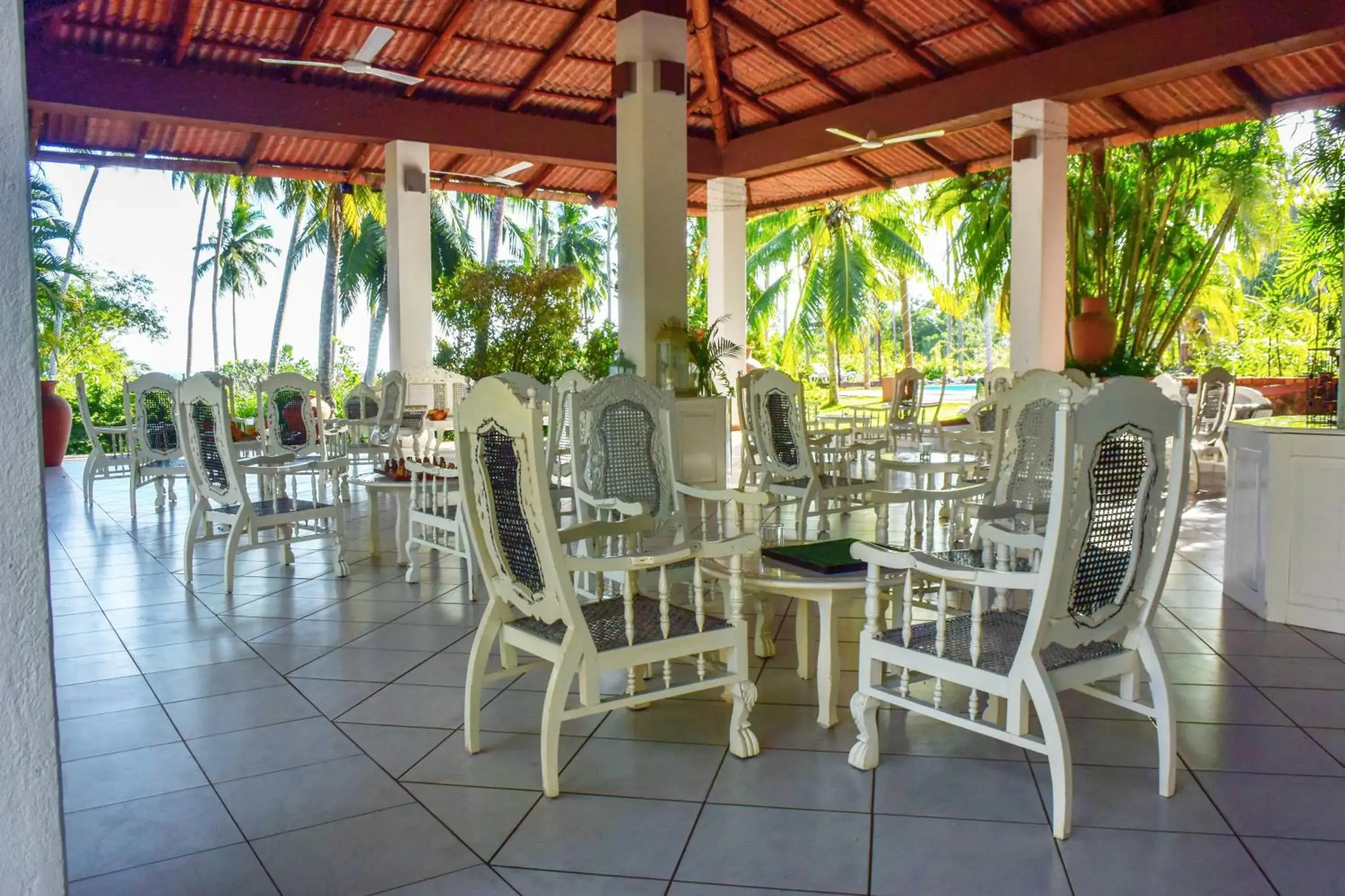 Lounge or bar, Restaurant/Places to Eat in Eva Lanka Hotel - Beach & Wellness