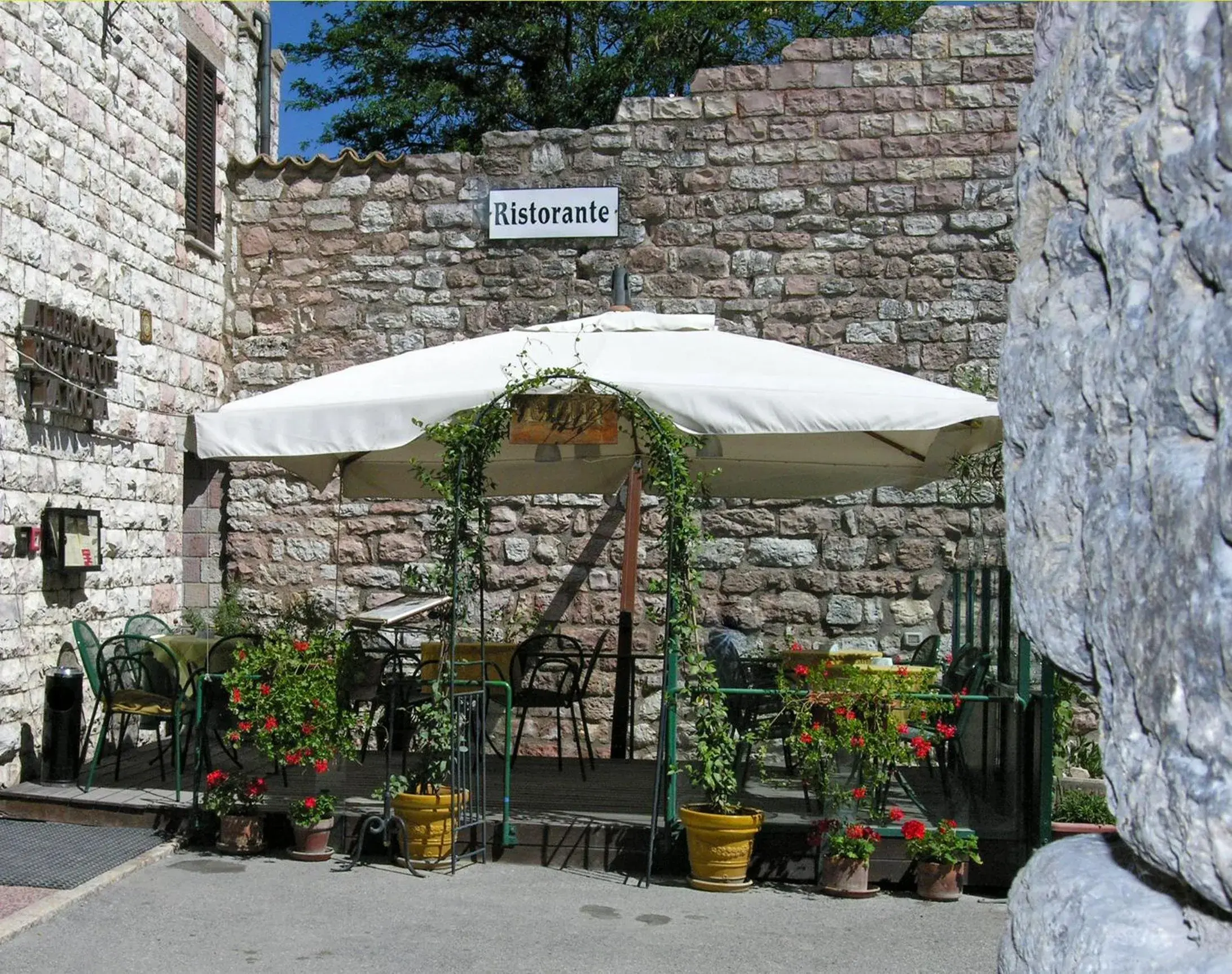 Patio in Albergo La Rocca