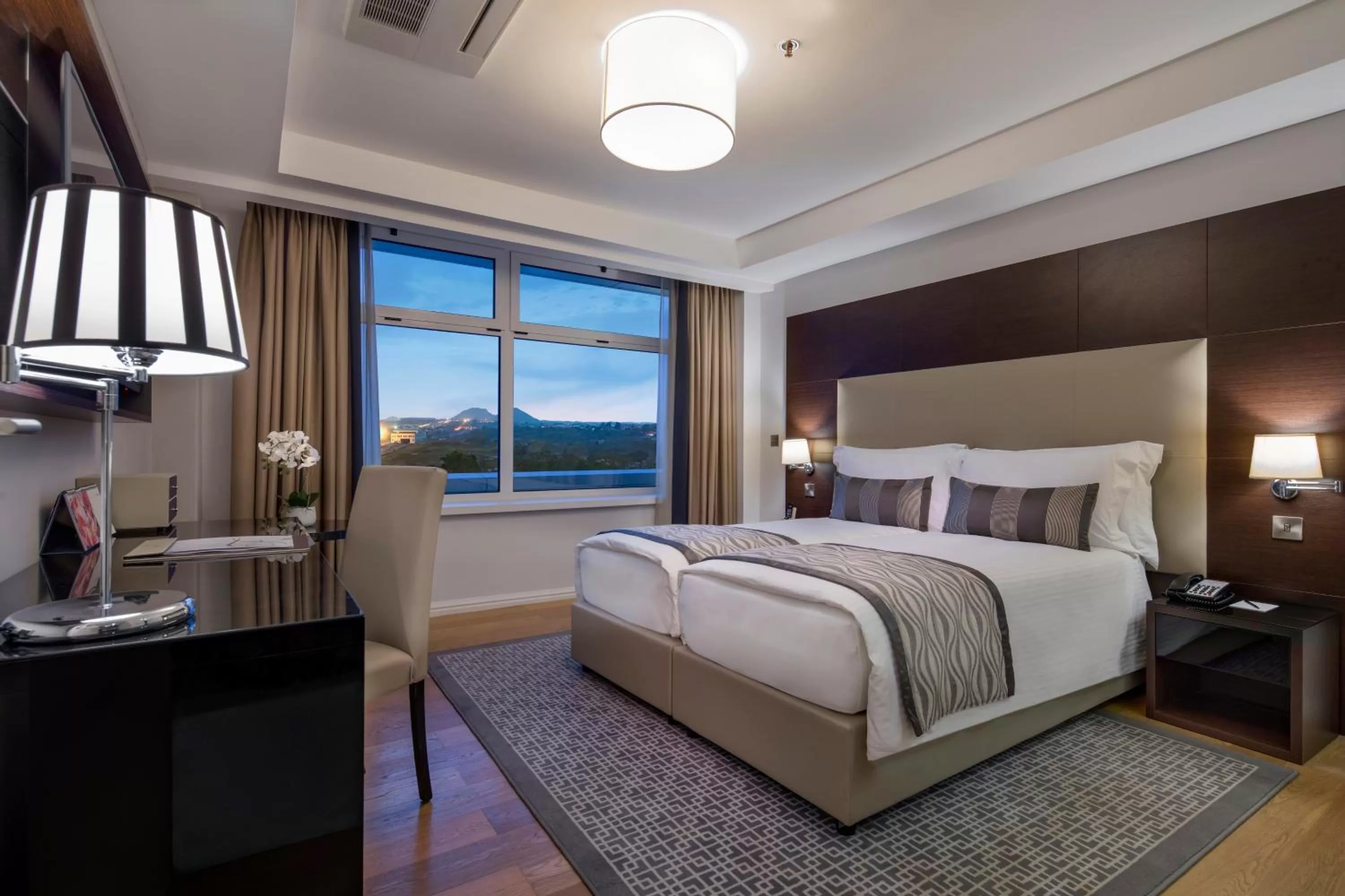 Bedroom, Bed in Fraser Suites Abuja