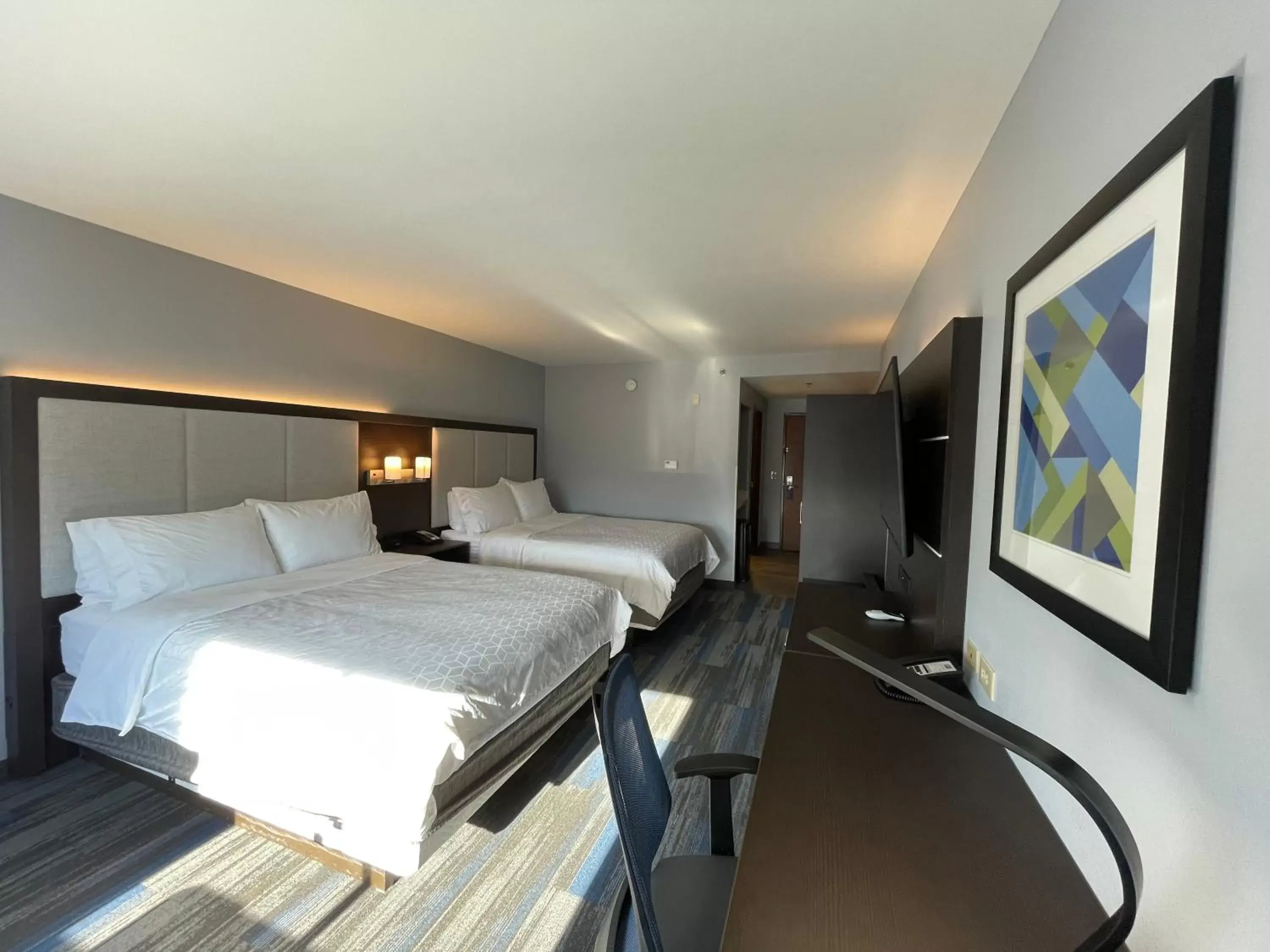 Bed in Holiday Inn Express & Suites Columbia - East Elkridge, Jessup an IHG Hotel