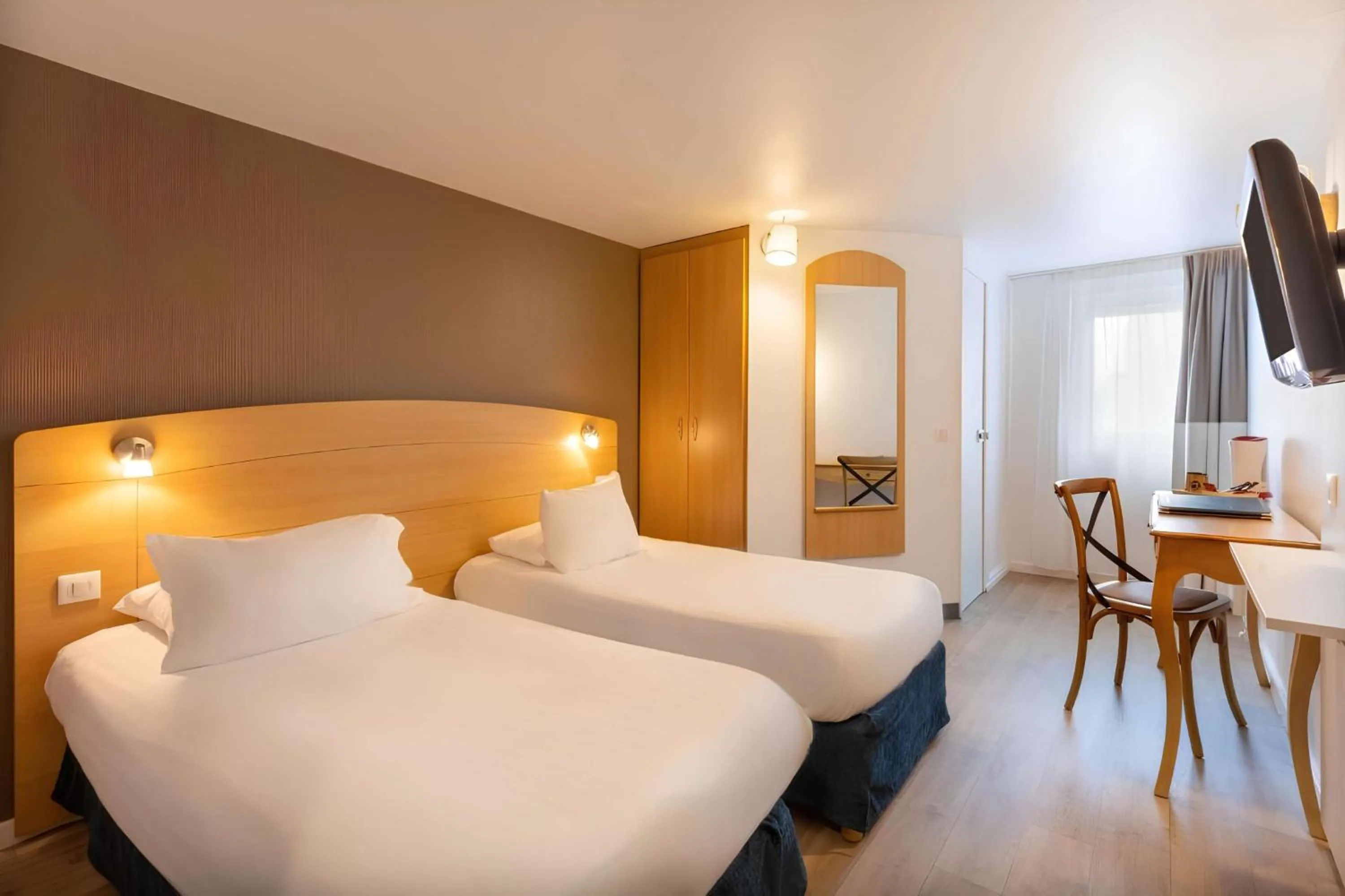 Bedroom, Bed in Sure Hotel by Best Western Plaisir