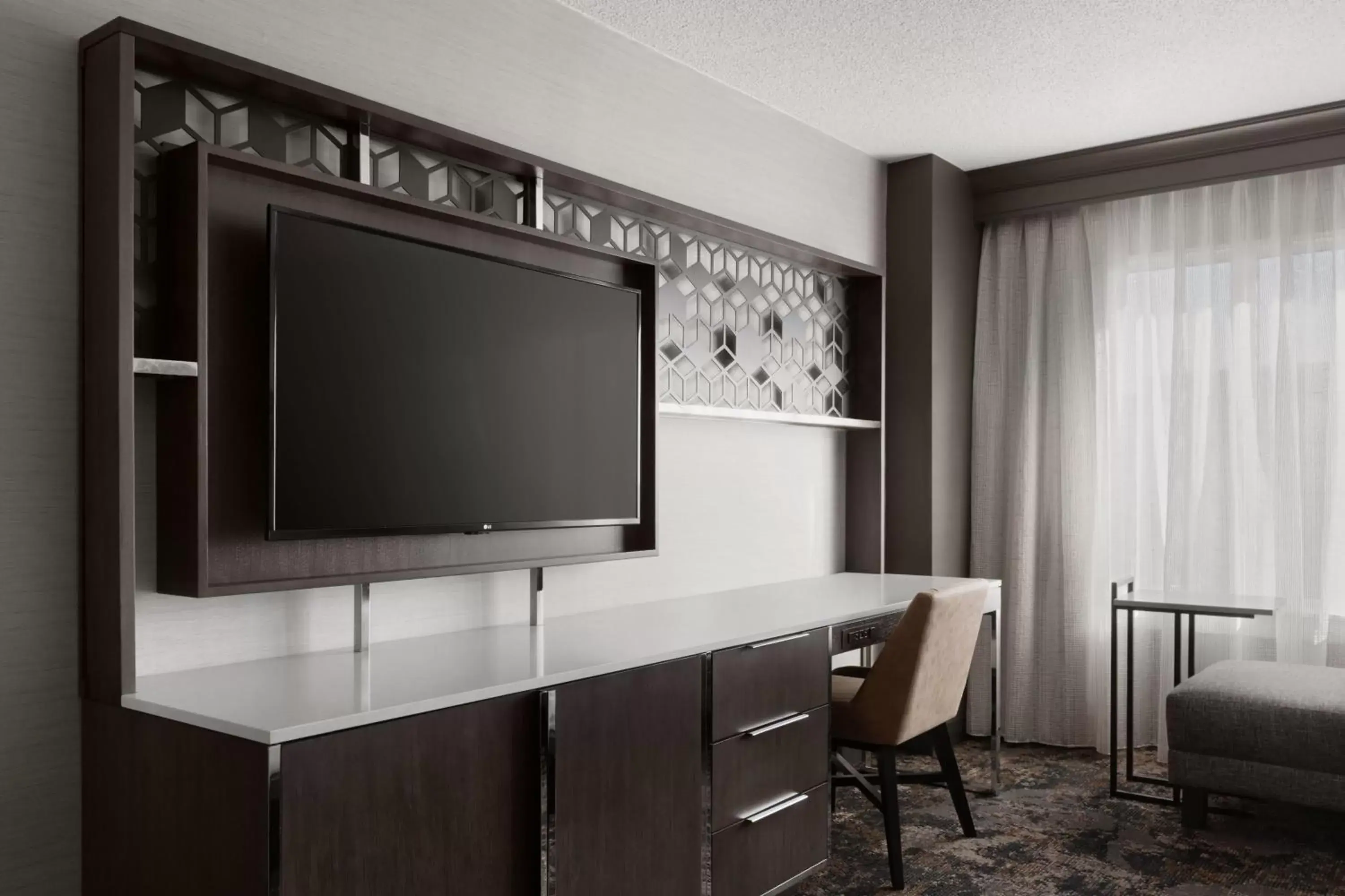 Photo of the whole room, TV/Entertainment Center in Bridgewater Marriott