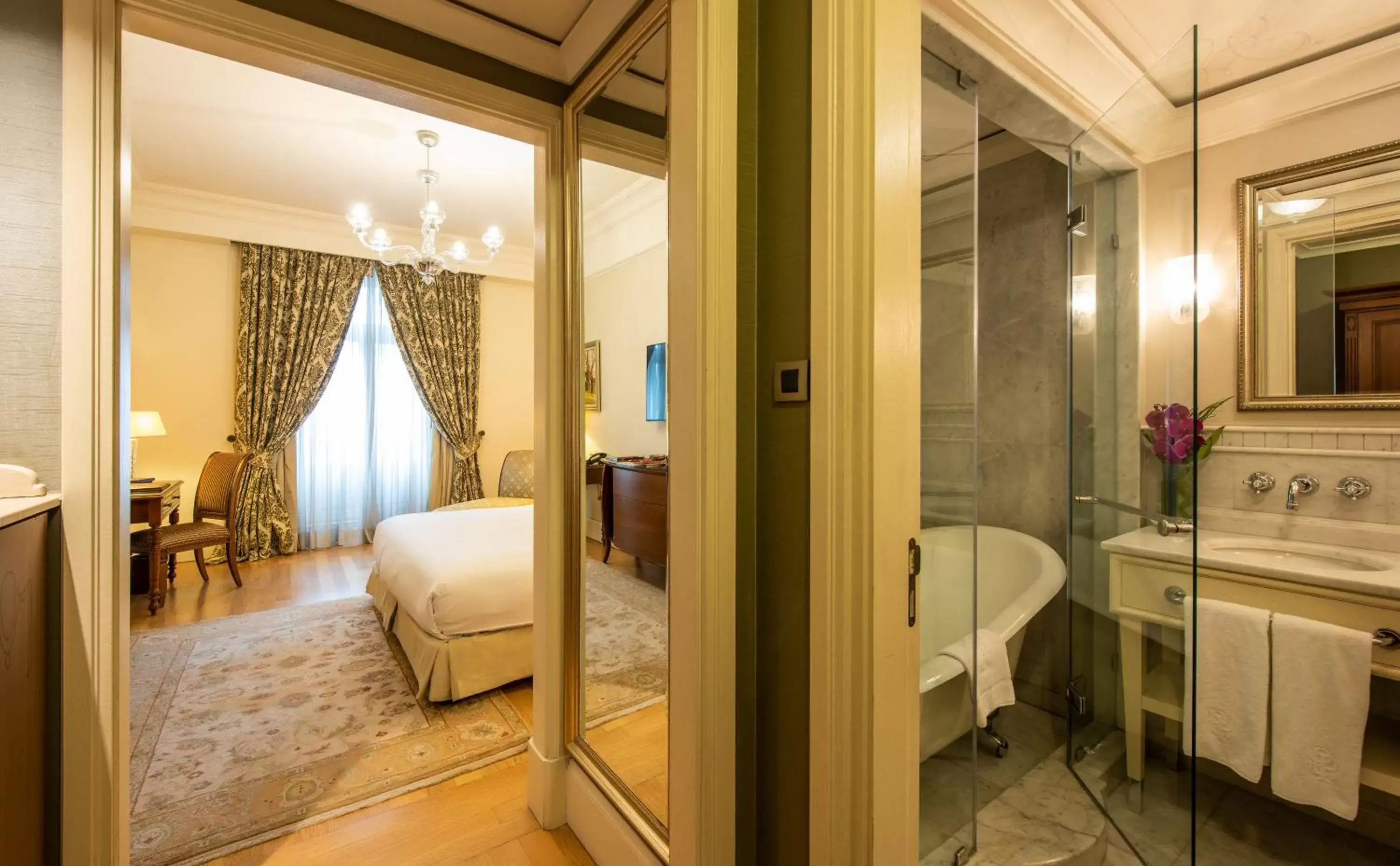 Bedroom, Bathroom in Pera Palace Hotel
