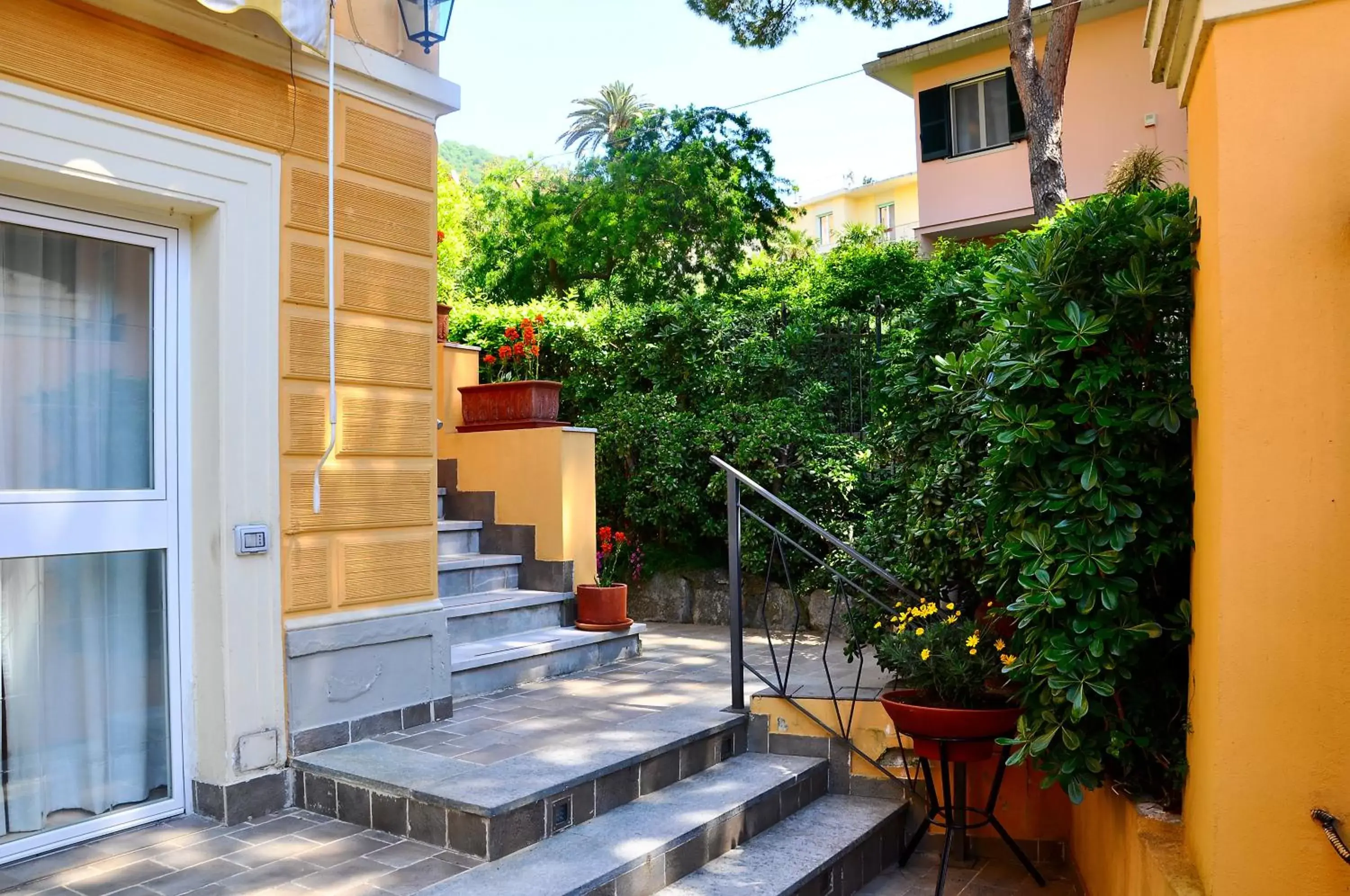 Facade/entrance in Locanda Villa Moderna