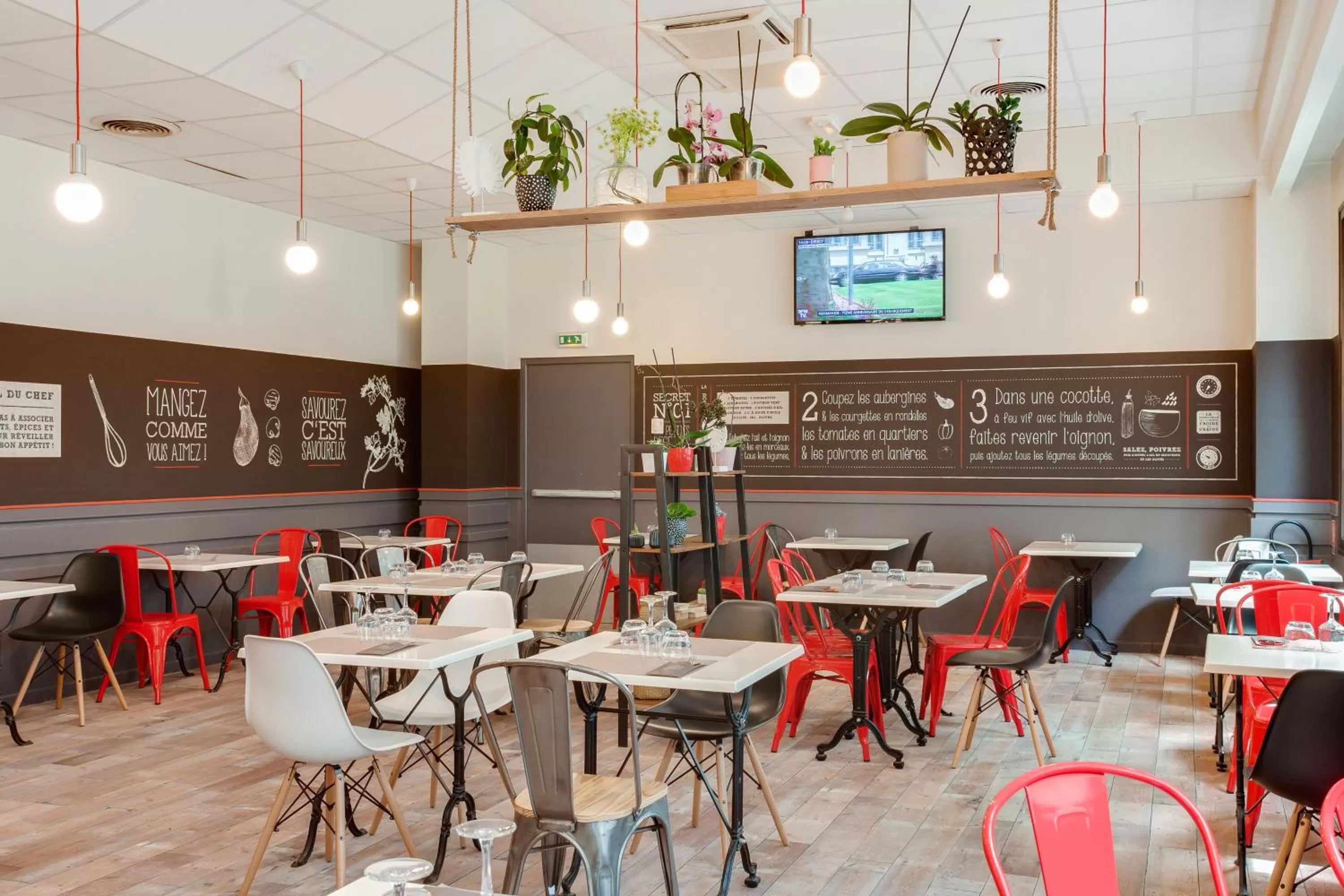 Restaurant/places to eat in ibis Angers Centre Chateau