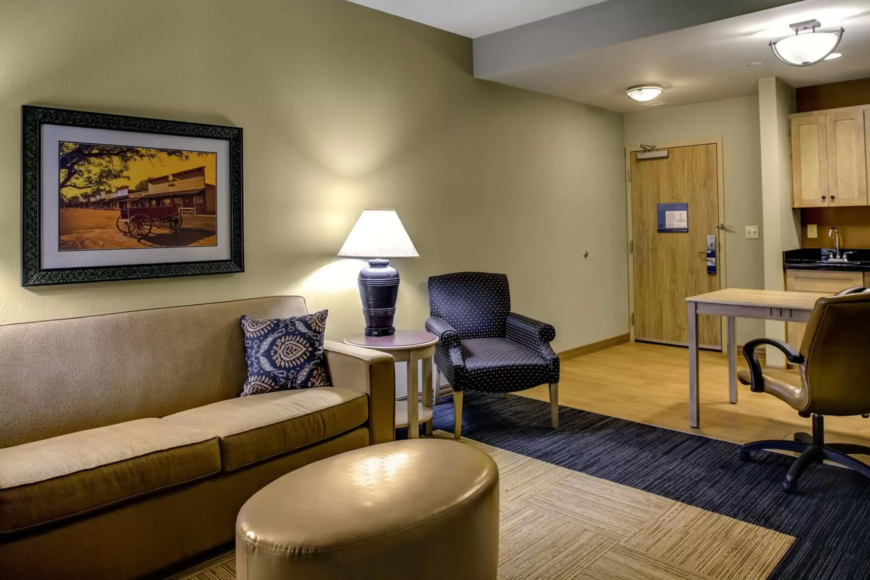 Living room, Seating Area in Hampton Inn & Suites Dodge City