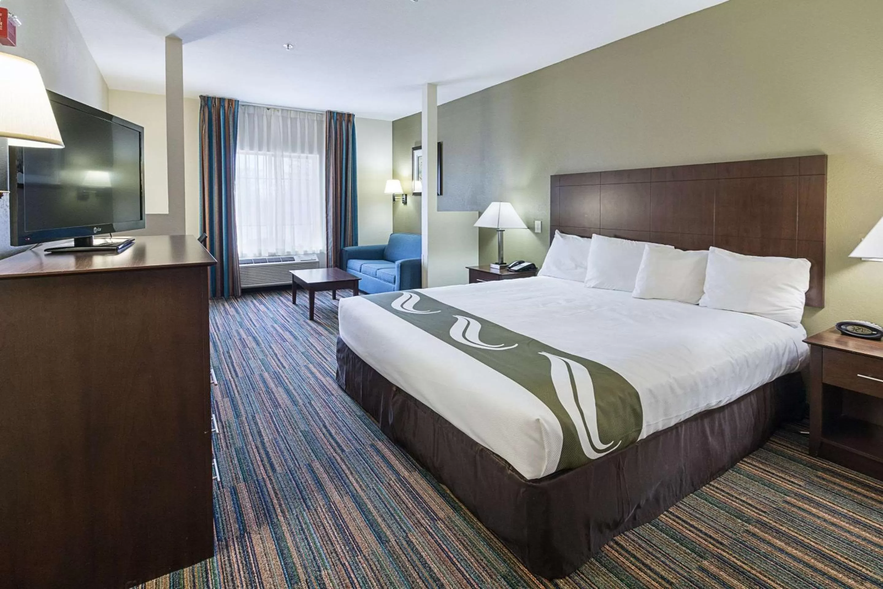 Photo of the whole room, Bed in Quality Suites Temple I-35