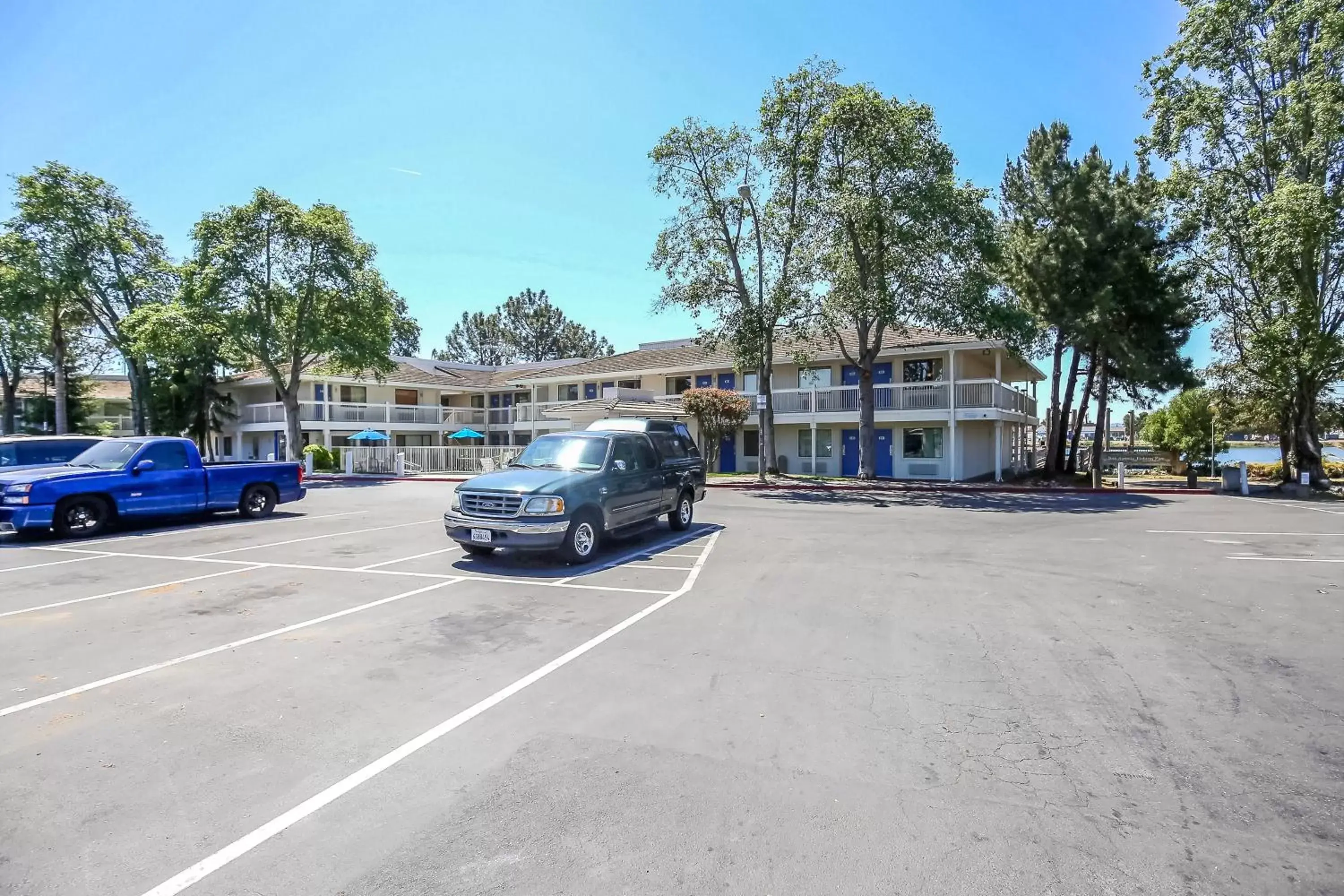 Other, Property Building in Motel 6-Oakland, CA - Embarcadero