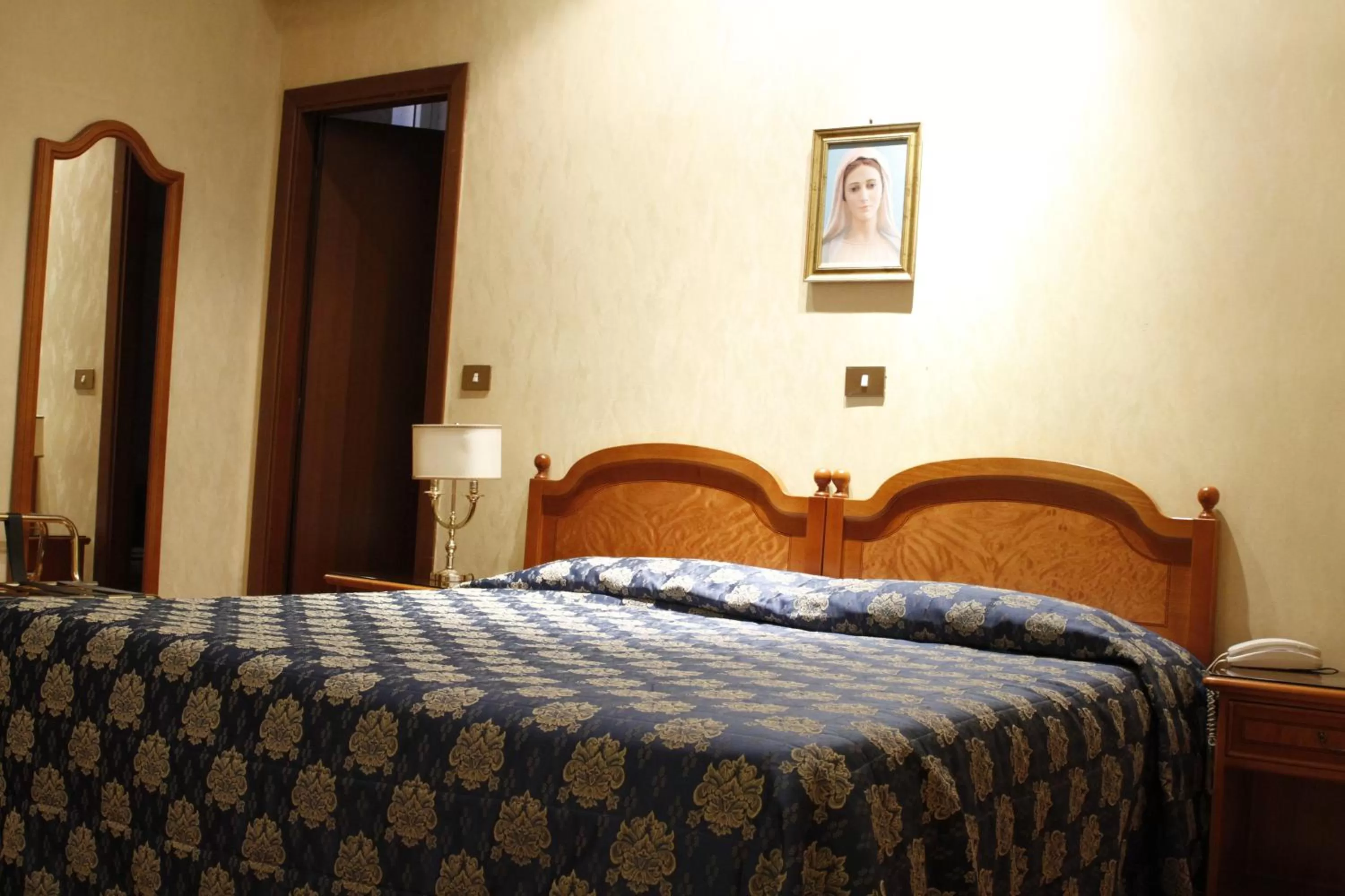 Bedroom, Bed in Hotel Genio