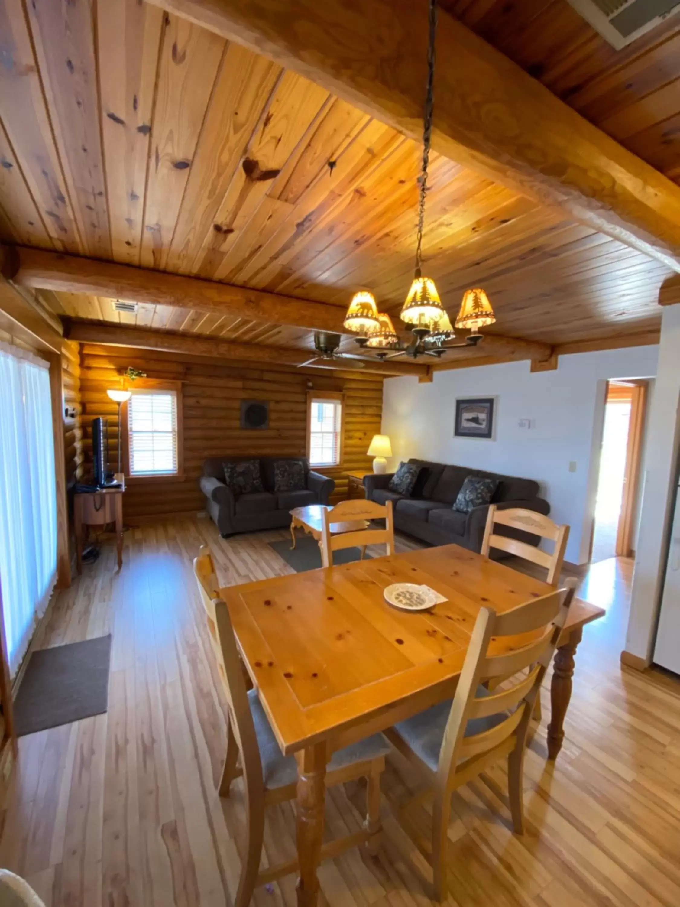 Dining Area in Crown Lake Resort & RV