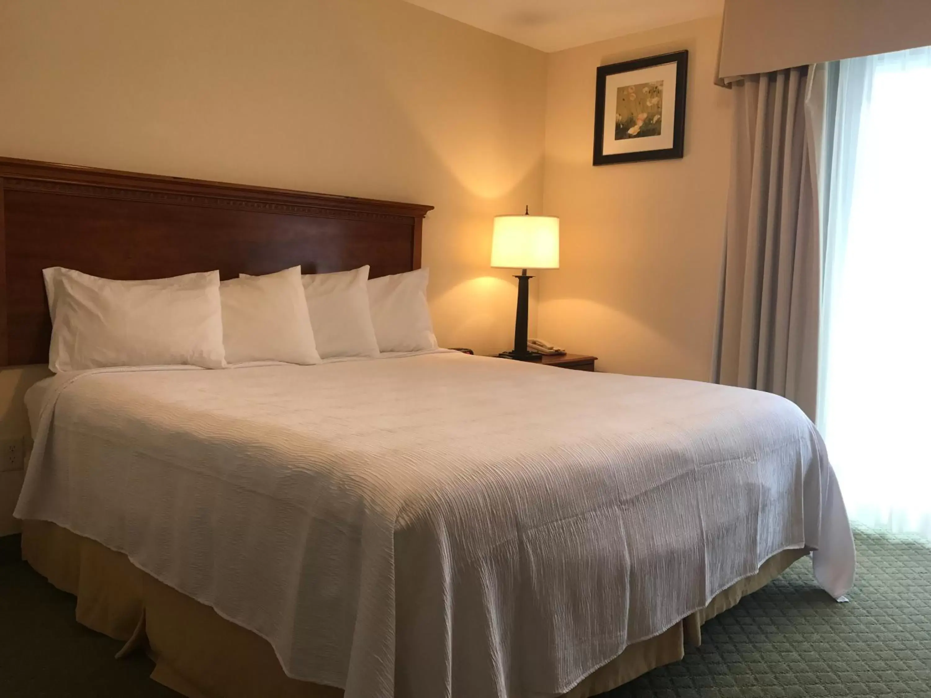 Bed in White River Inn & Suites