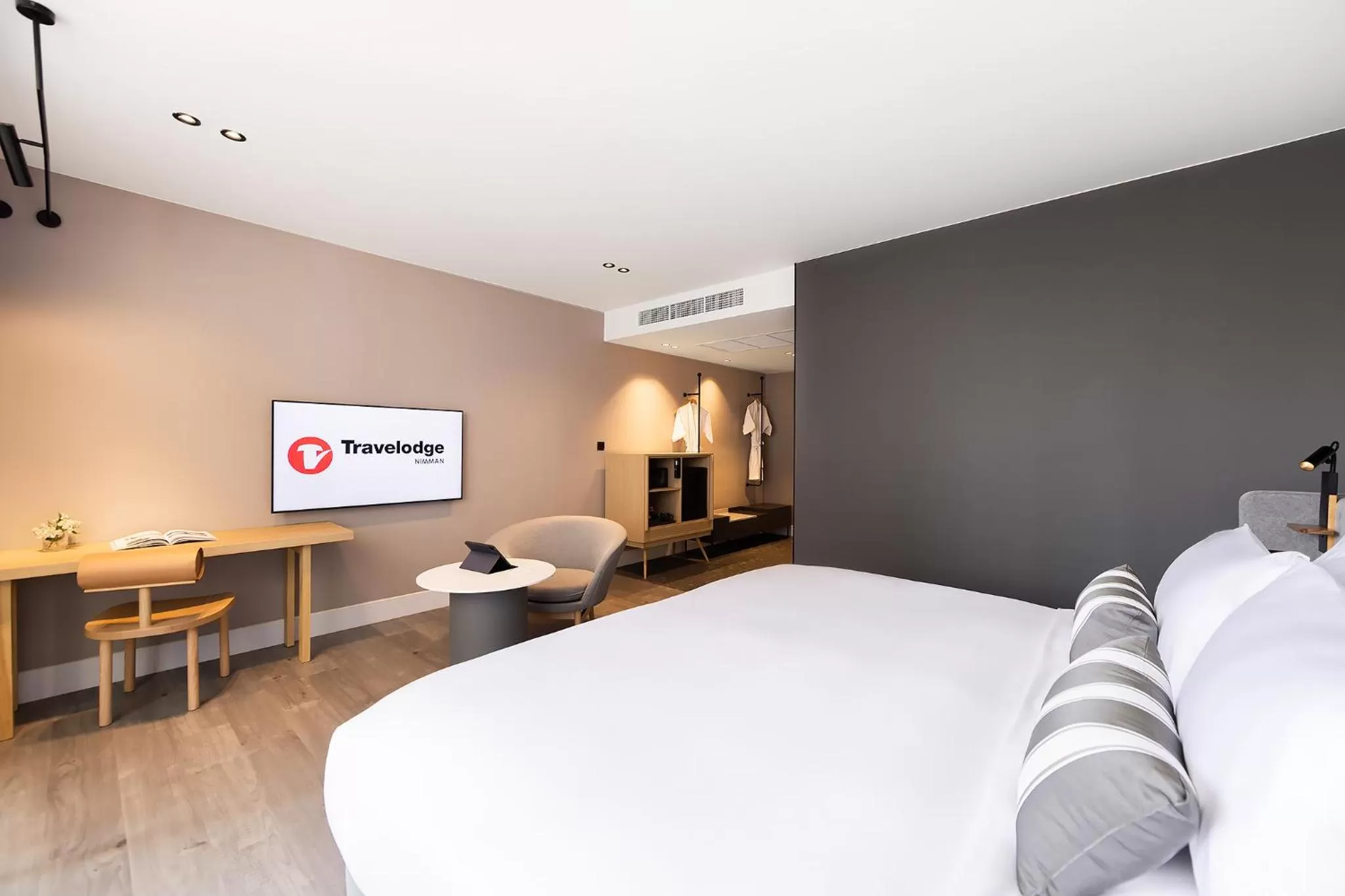 Bed in Travelodge Nimman