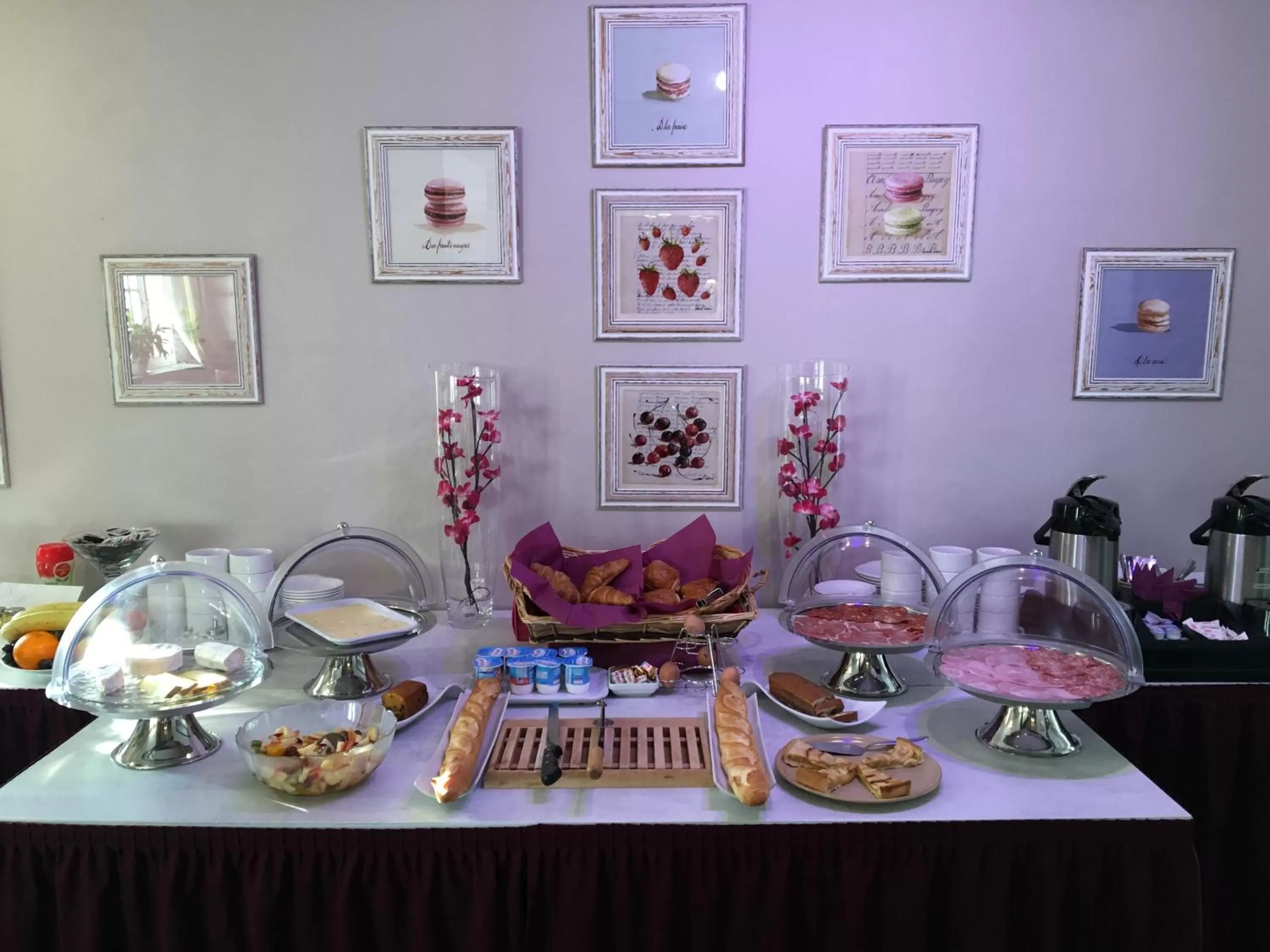 Food in Logis Hôtel Les Nymphéas