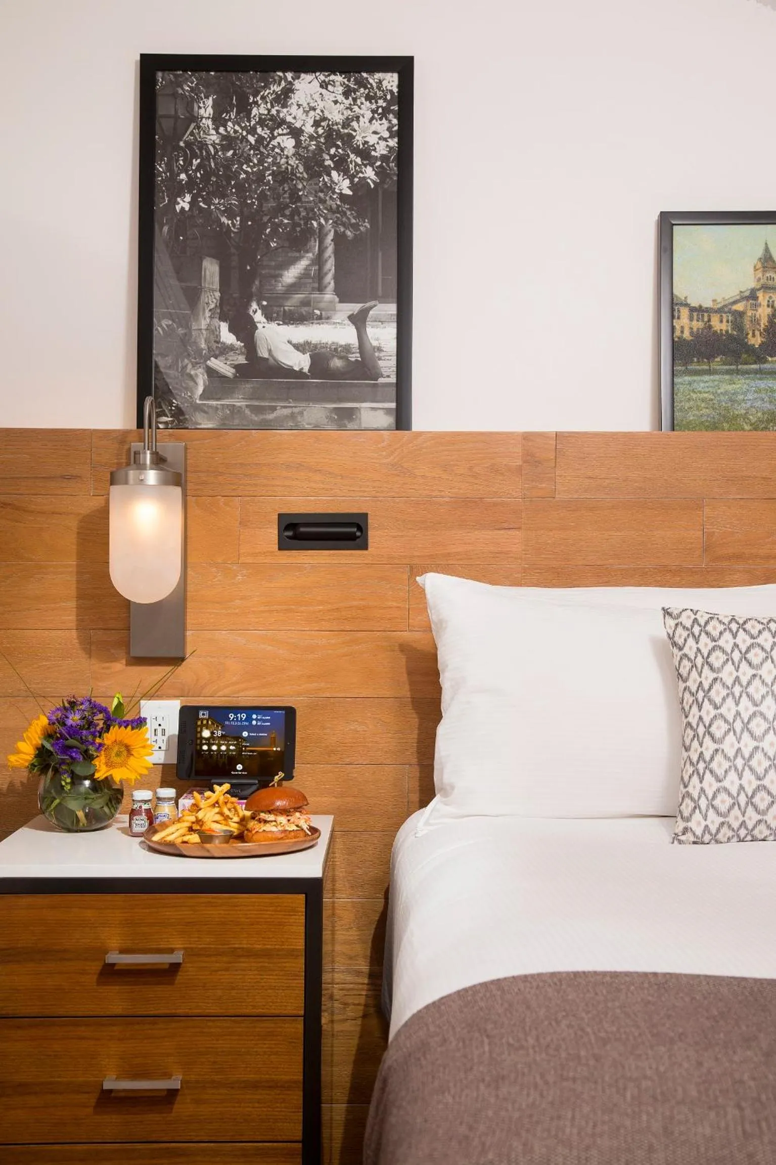 Bedroom, Bed in AT&T Hotel & Conference Center