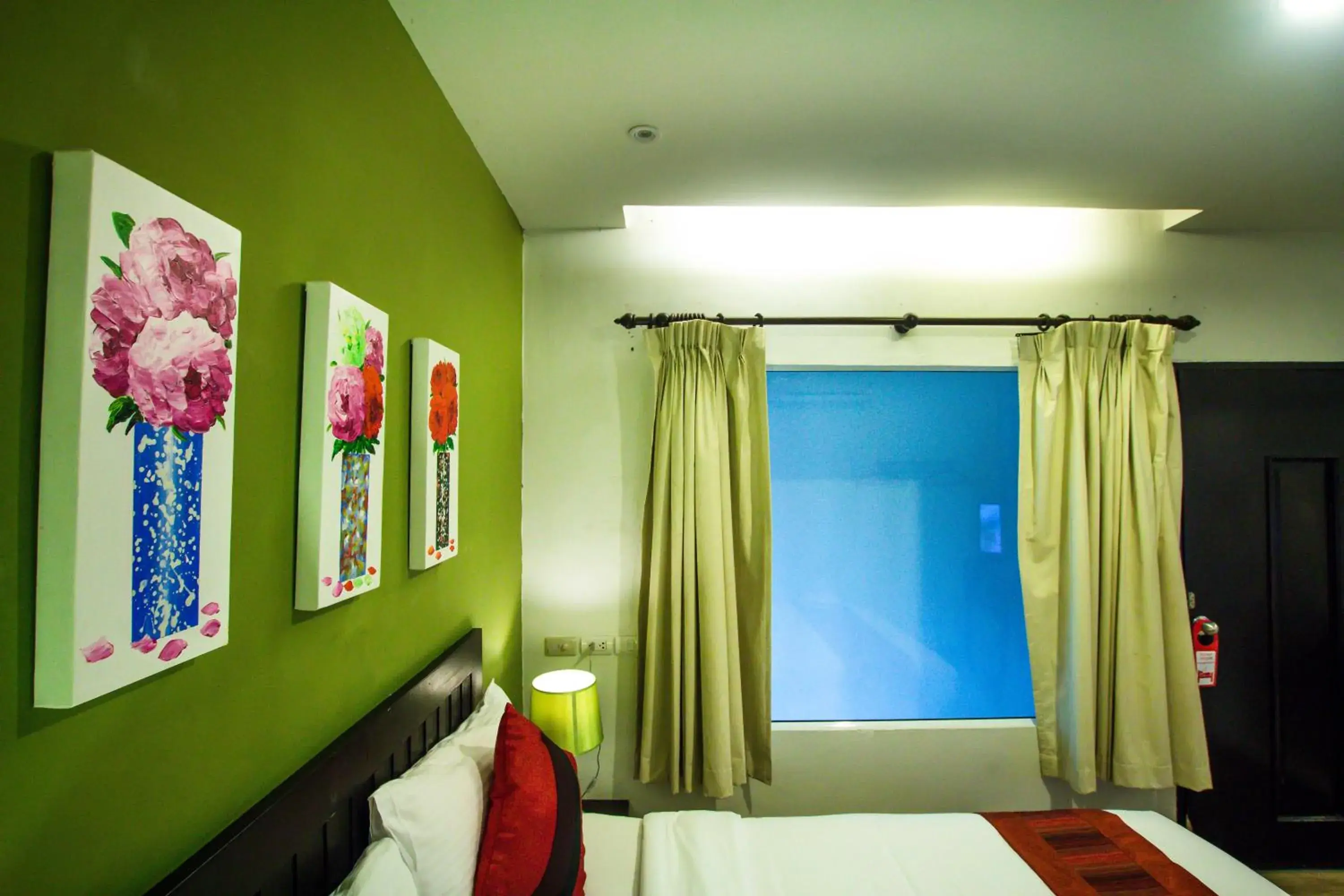 Bedroom, Bed in Queen Boutique Hotel